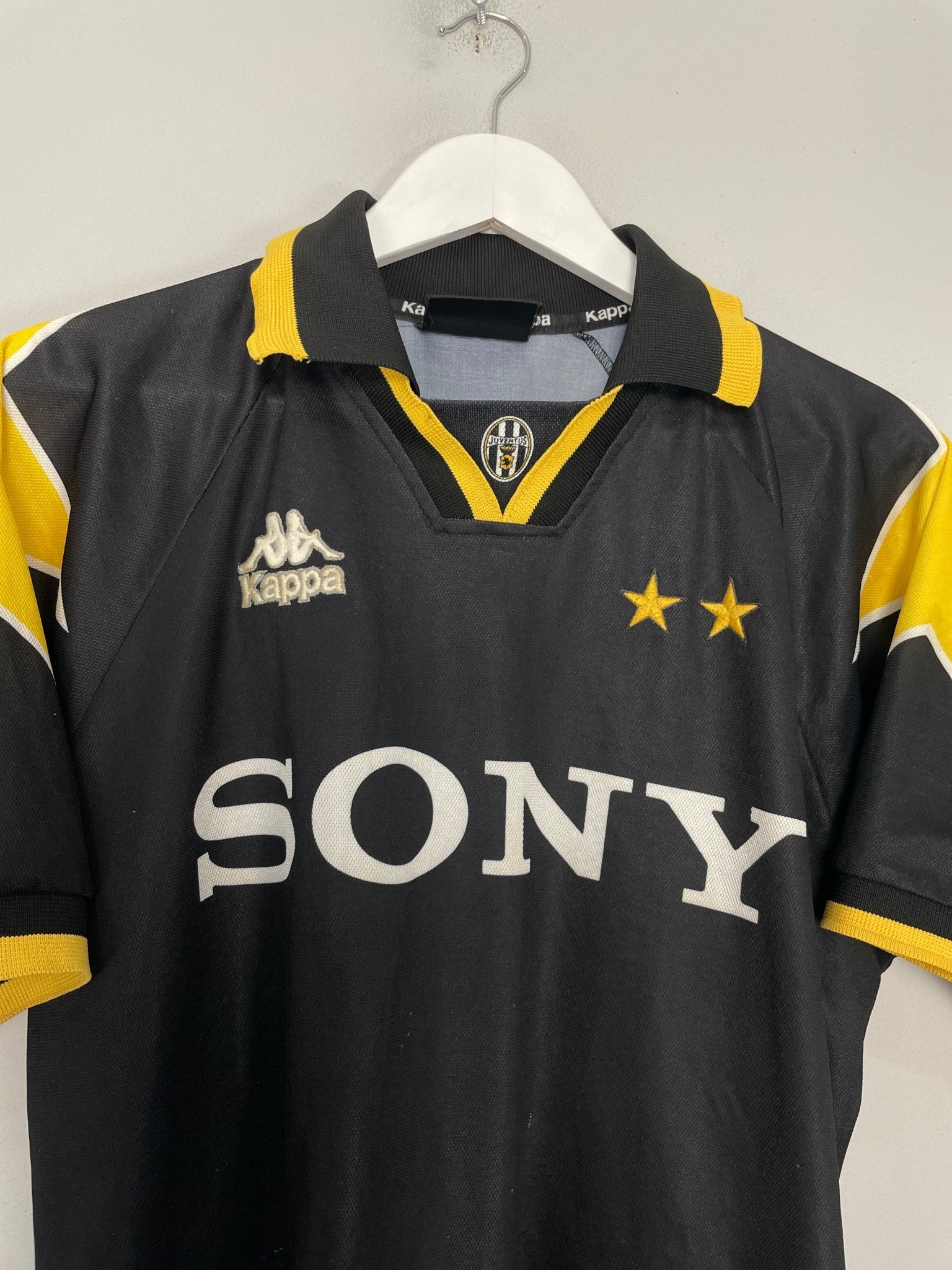 Shop 1995/97 JUVENTUS THIRD SHIRT (L) KAPPA, classic football shirts, vintage football shirts & retro soccer jerseys at Cult Kits