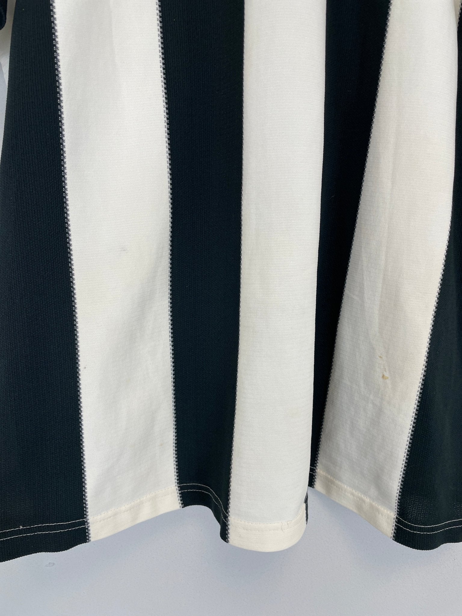 Shop 1995/97 NEWCASTLE UNITED HOME SHIRT (M) ADIDAS, classic football shirts, vintage football shirts & retro soccer jerseys at Cult Kits