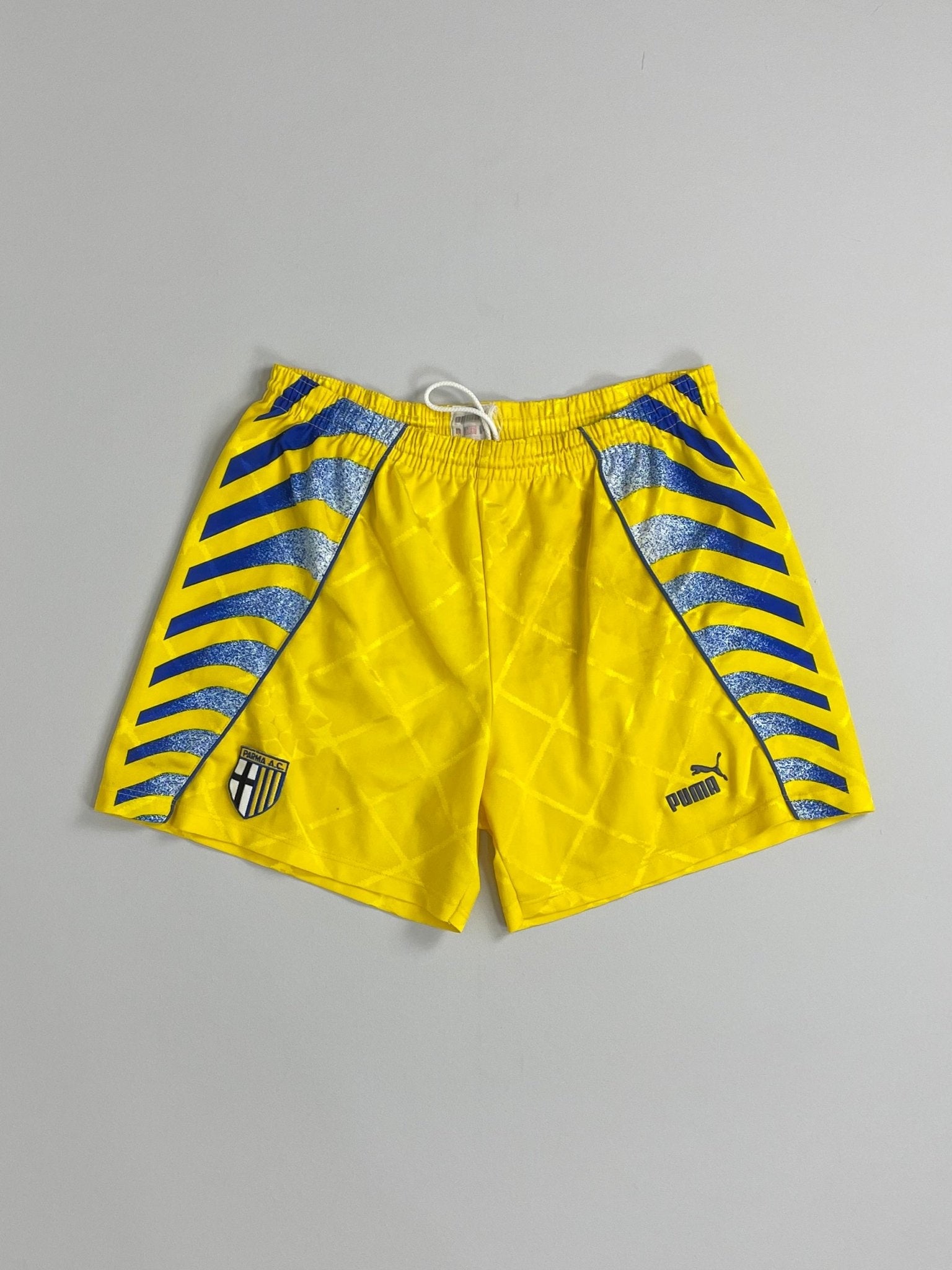 Shop 1995/97 PARMA THIRD SHORTS (L) PUMA, classic football shirts, vintage football shirts & retro soccer jerseys at Cult Kits