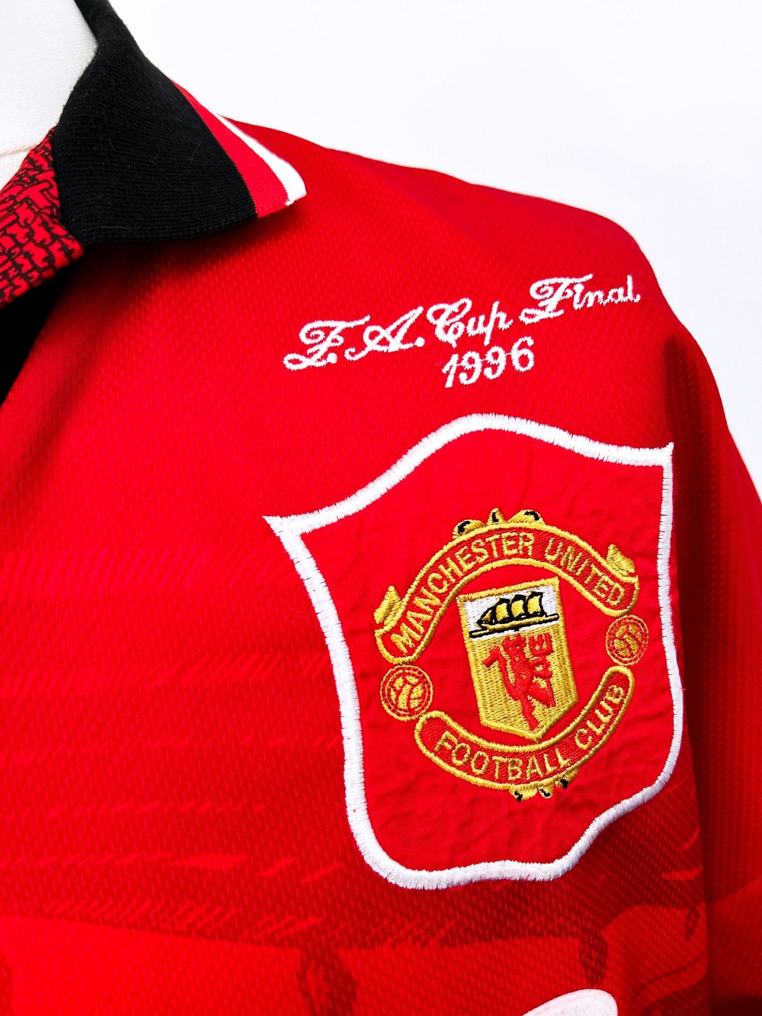 Buy 1996 MANCHESTER UNITED BECKHAM 24 *MATCH PREPARED *FA CUP FINAL* HOME SHIRT (XL) UMBRO ~ Free worldwide shipping available ~ Authentic Vintage Football Shirts from Cult Kits