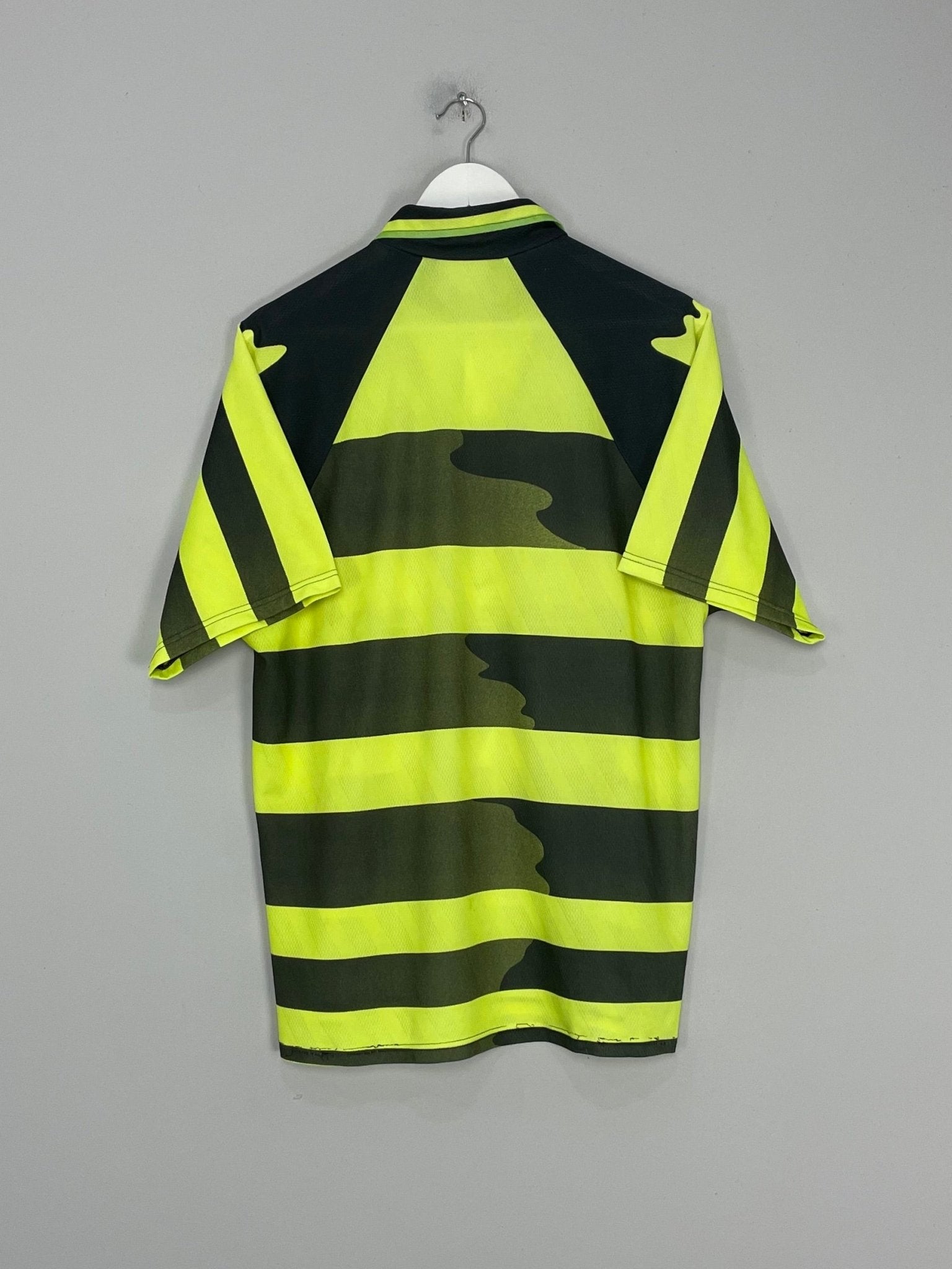 Shop 1996/97 CELTIC AWAY SHIRT (L) UMBRO, classic football shirts, vintage football shirts & retro soccer jerseys at Cult Kits