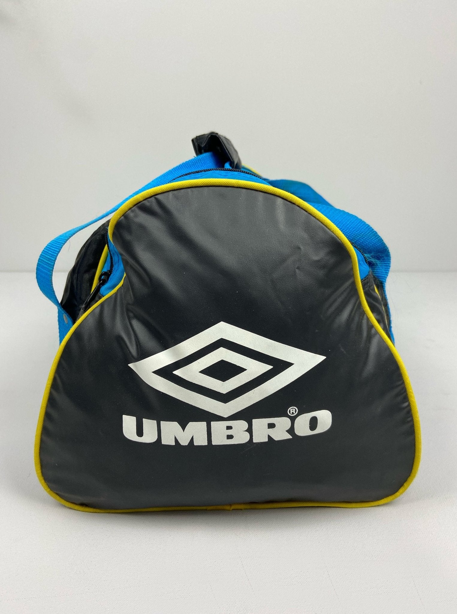 Shop 1996/97 INTER MILAN DUFFLE BAG UMBRO, classic football shirts, vintage football shirts & retro soccer jerseys at Cult Kits
