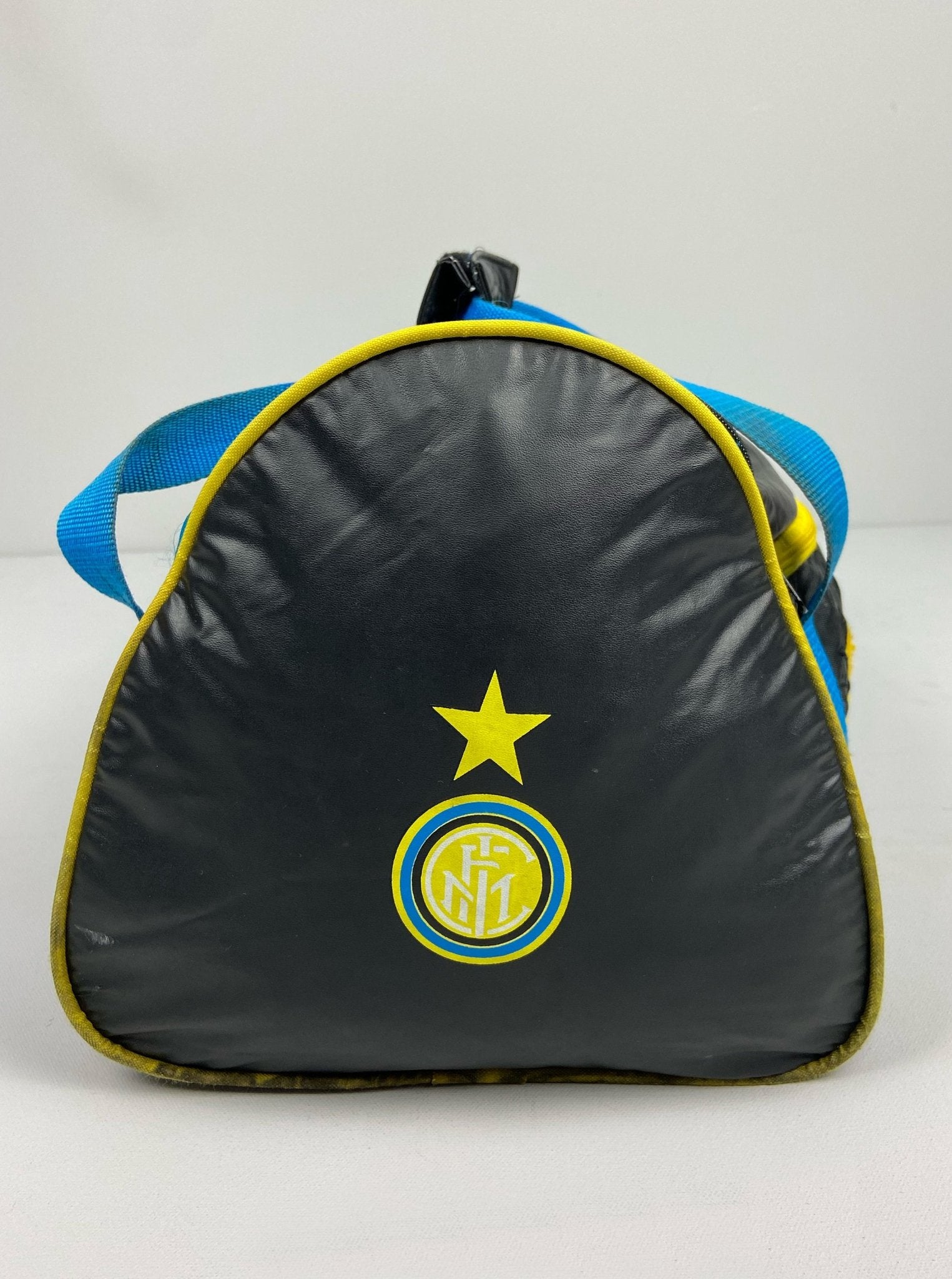 Shop 1996/97 INTER MILAN DUFFLE BAG UMBRO, classic football shirts, vintage football shirts & retro soccer jerseys at Cult Kits