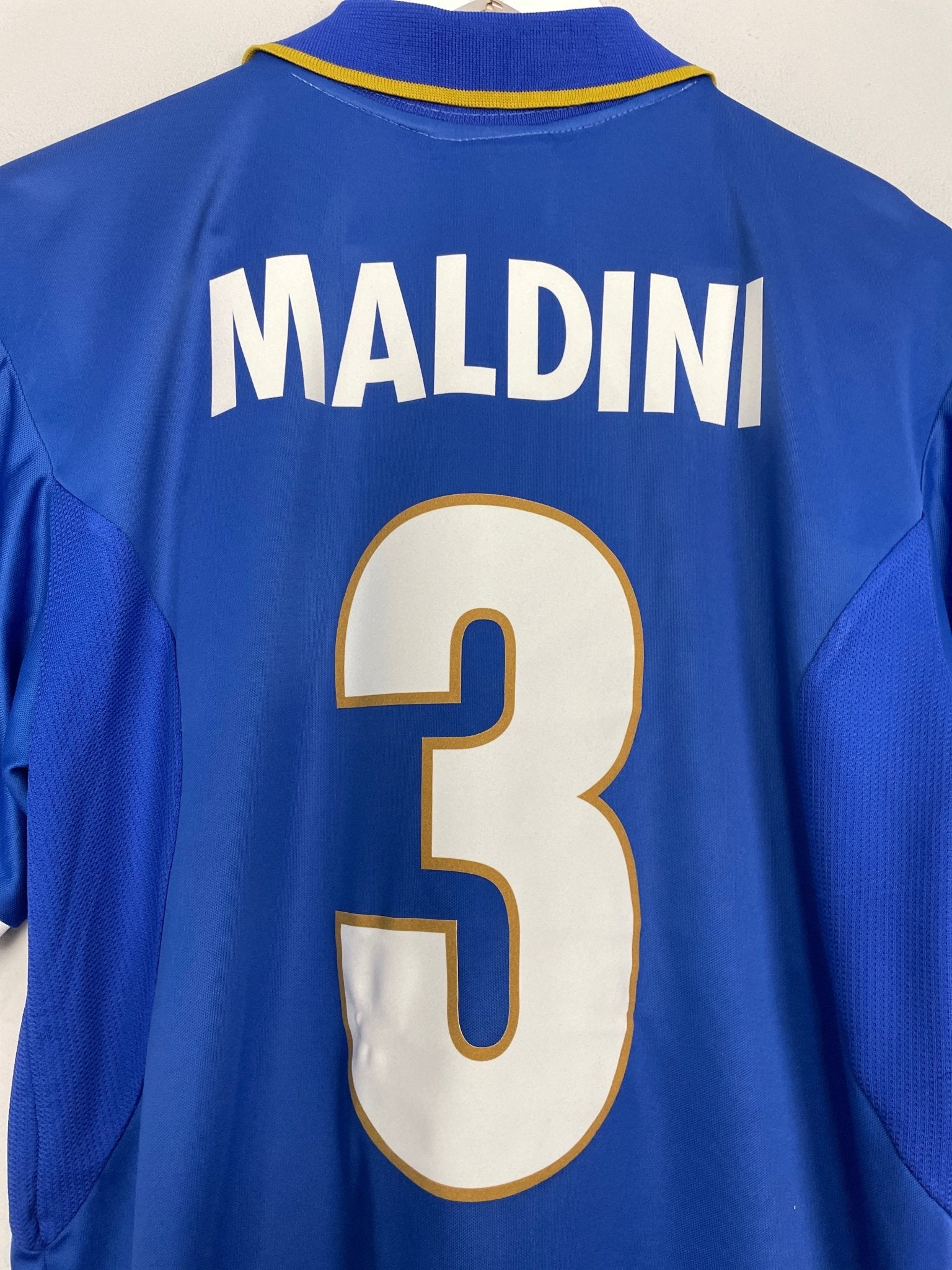 Shop 1996/97 ITALY MALDINI #3 HOME SHIRT (M) NIKE, classic football shirts, vintage football shirts & retro soccer jerseys at Cult Kits