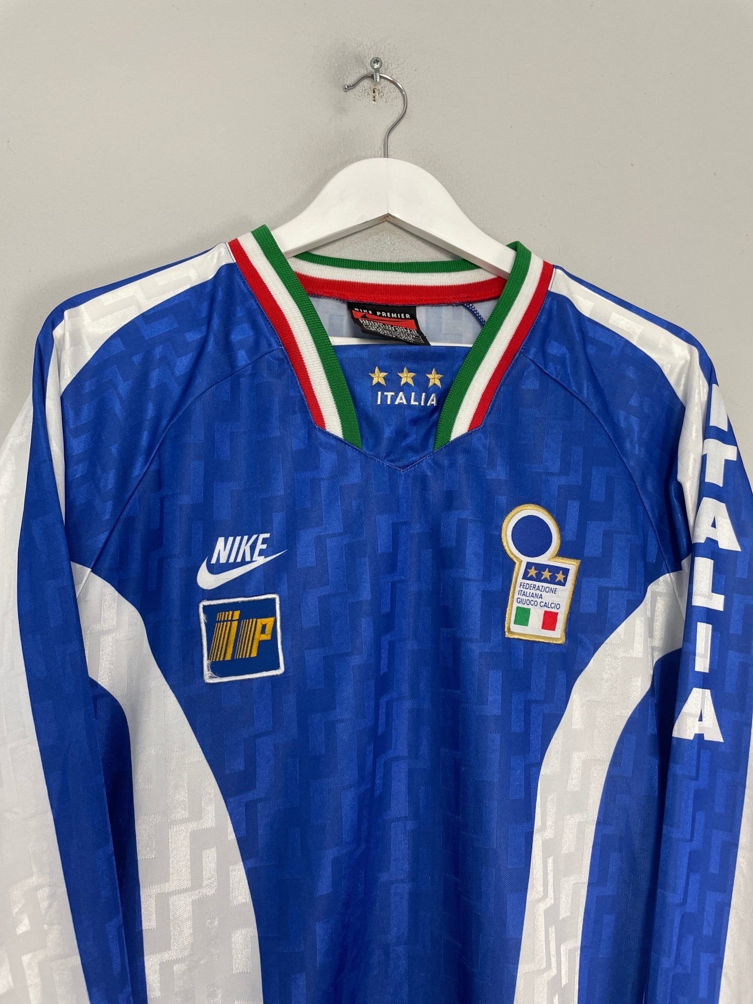 Shop 1996/97 ITALY *PLAYER ISSUE* TRAINING SHIRT (XL) NIKE, classic football shirts, vintage football shirts & retro soccer jerseys at Cult Kits