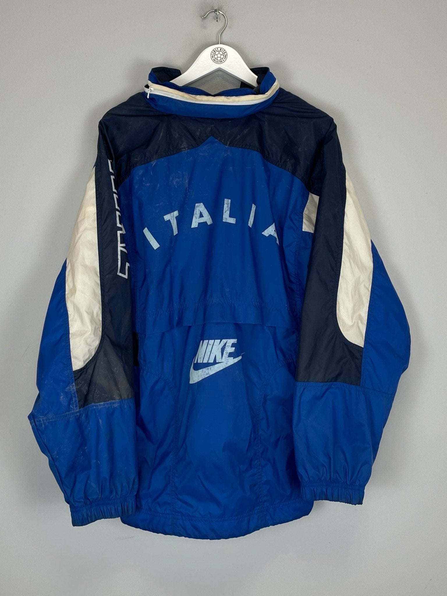 Shop 1996/97 ITALY TRACK JACKET (L) NIKE, classic football shirts, vintage football shirts & retro soccer jerseys at Cult Kits