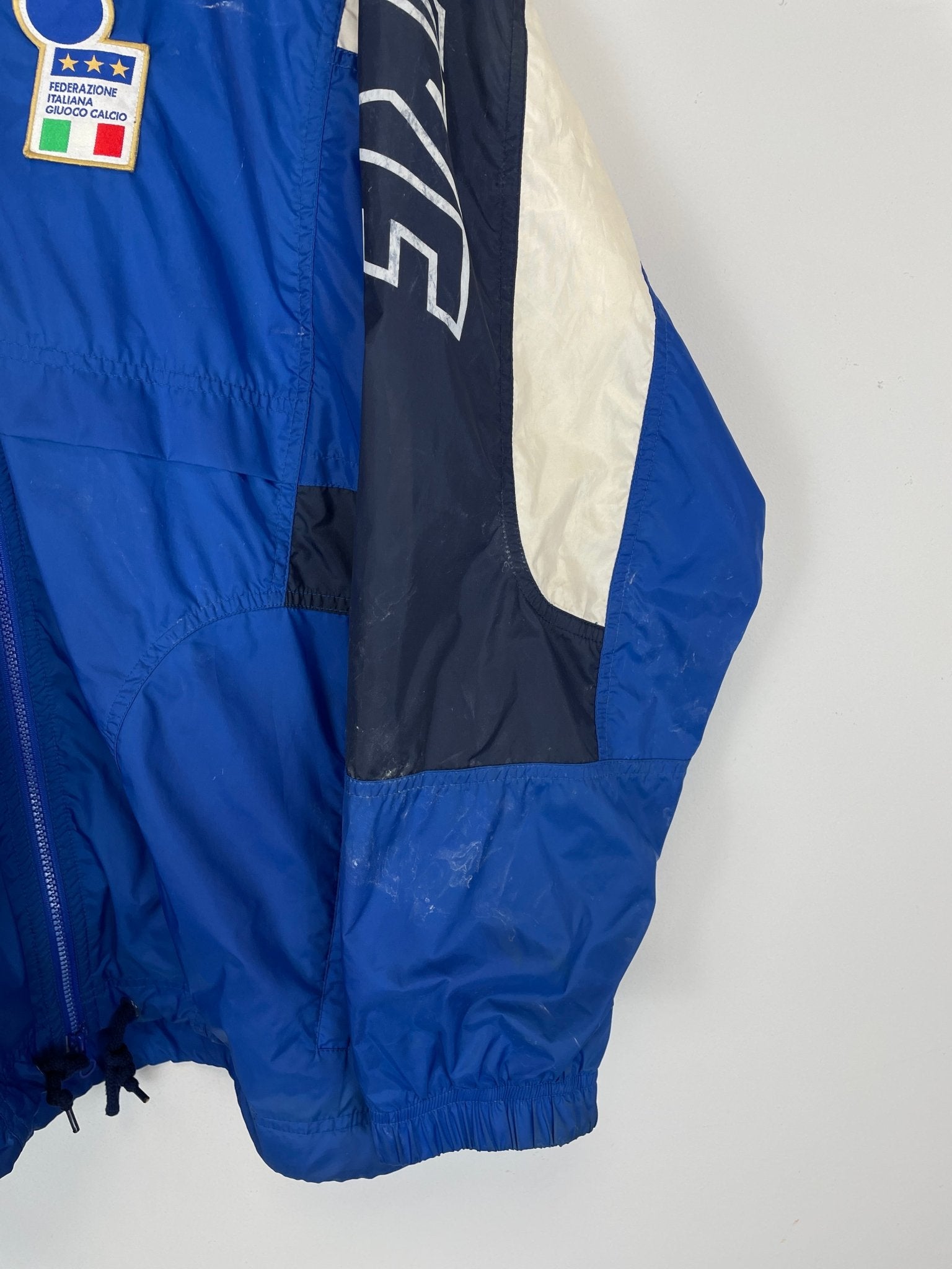 Shop 1996/97 ITALY TRACK JACKET (L) NIKE, classic football shirts, vintage football shirts & retro soccer jerseys at Cult Kits