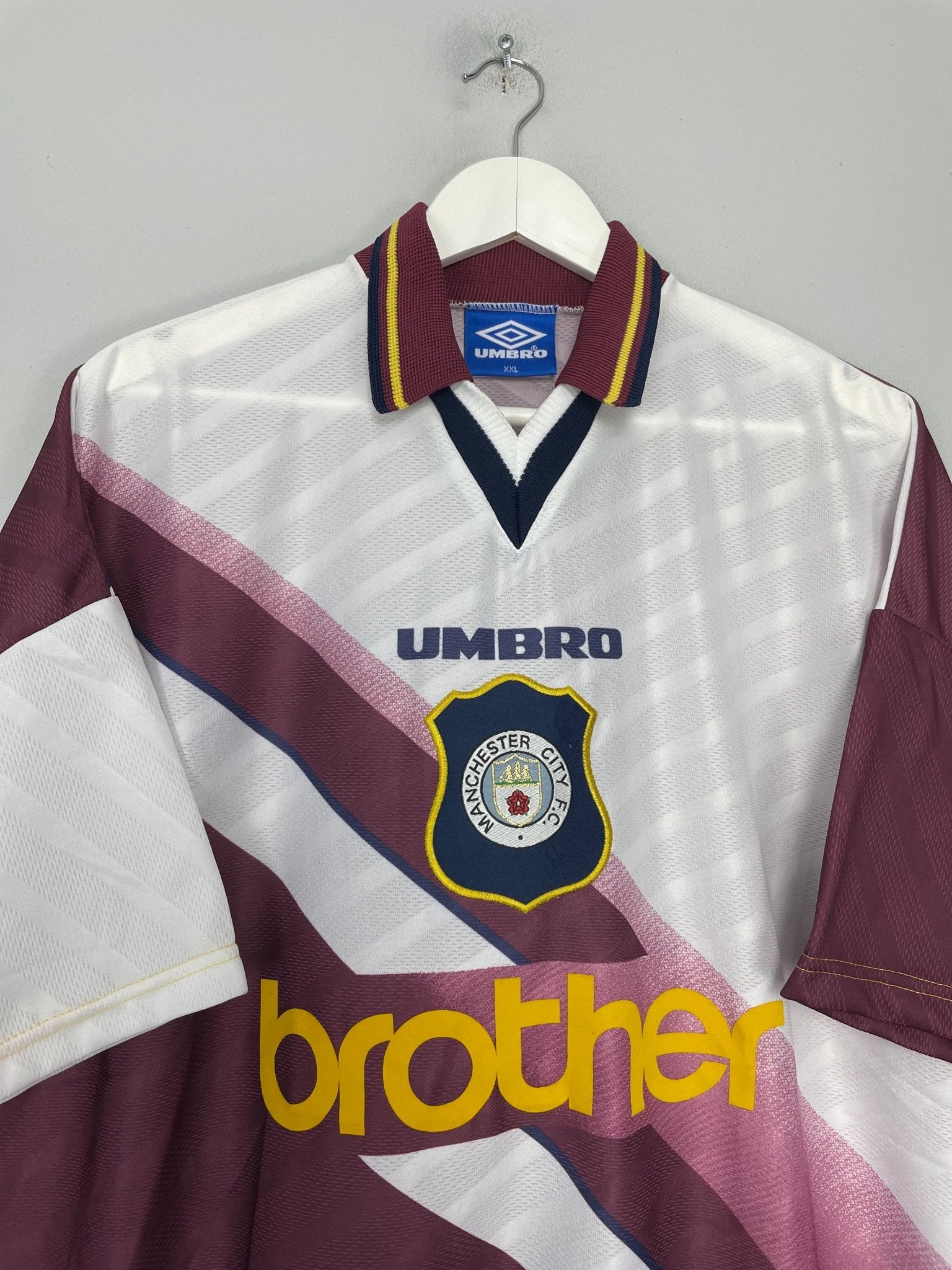Shop 1996/97 MANCHESTER CITY AWAY SHIRT (XXL) UMBRO, classic football shirts, vintage football shirts & retro soccer jerseys at Cult Kits