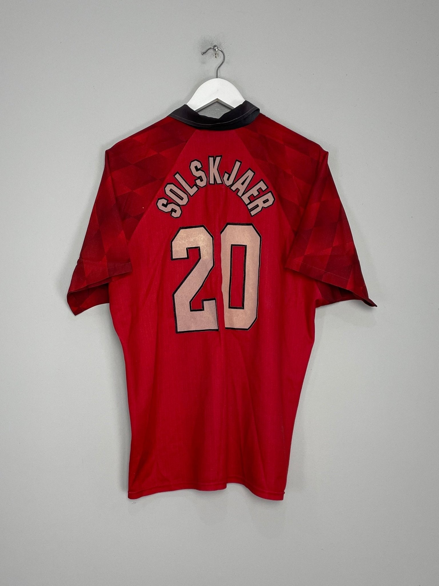 Shop 1996/97 MANCHESTER UNITED SOLSKJAER #20 HOME SHIRT (L) UMBRO, classic football shirts, vintage football shirts & retro soccer jerseys at Cult Kits