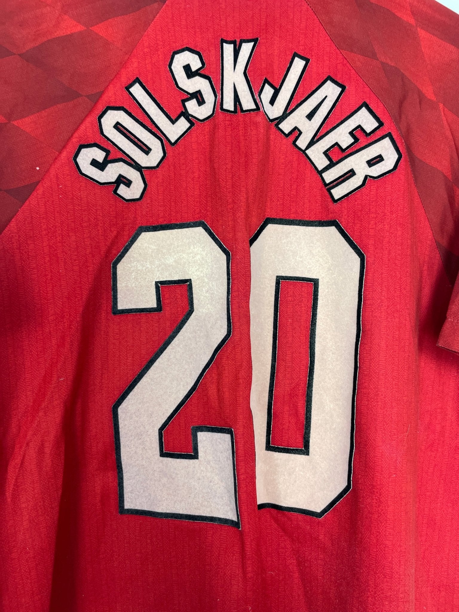Shop 1996/97 MANCHESTER UNITED SOLSKJAER #20 HOME SHIRT (L) UMBRO, classic football shirts, vintage football shirts & retro soccer jerseys at Cult Kits