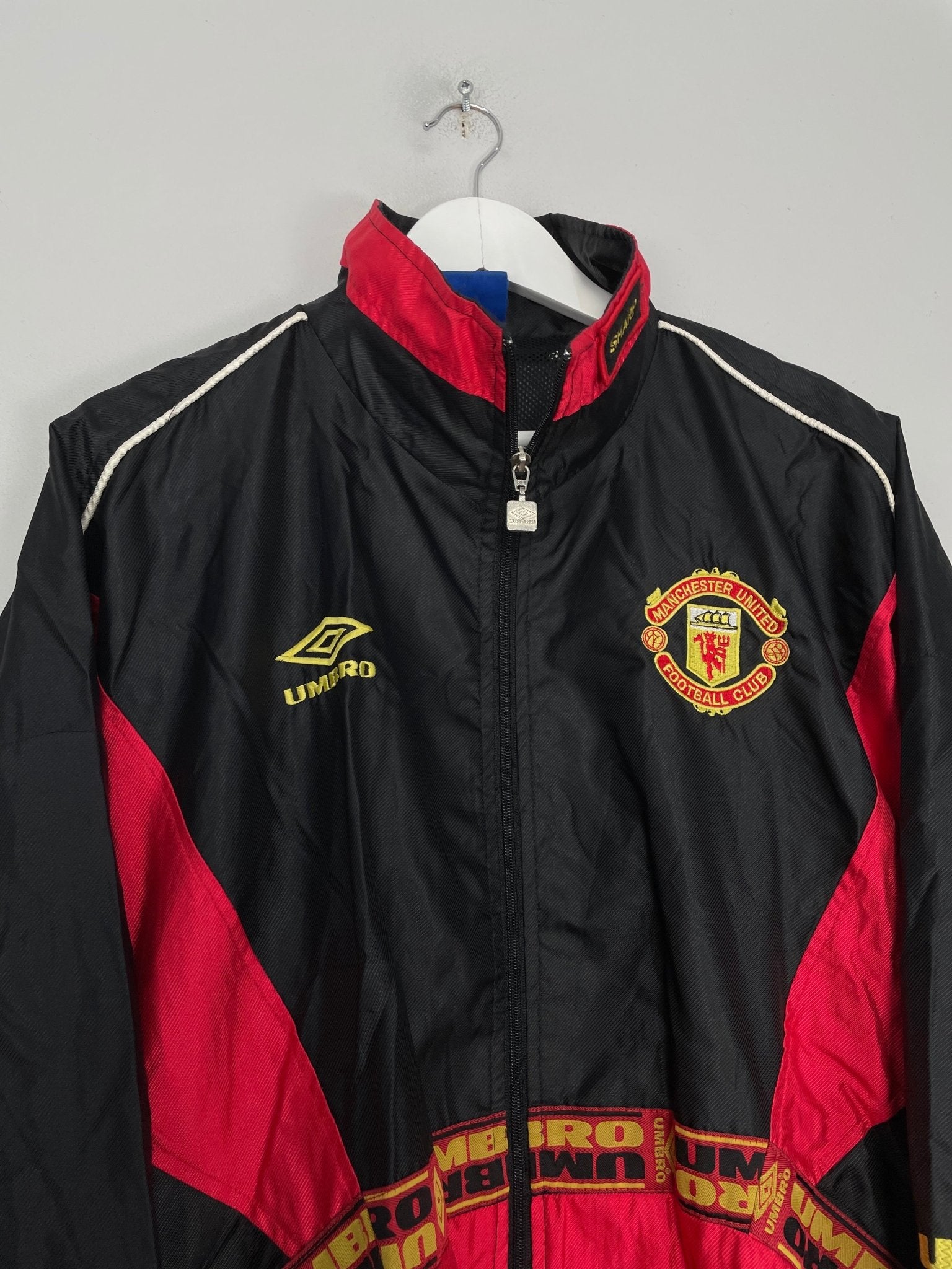 Shop 1996/97 MANCHESTER UNITED TRACK JACKET (M) UMBRO, classic football shirts, vintage football shirts & retro soccer jerseys at Cult Kits