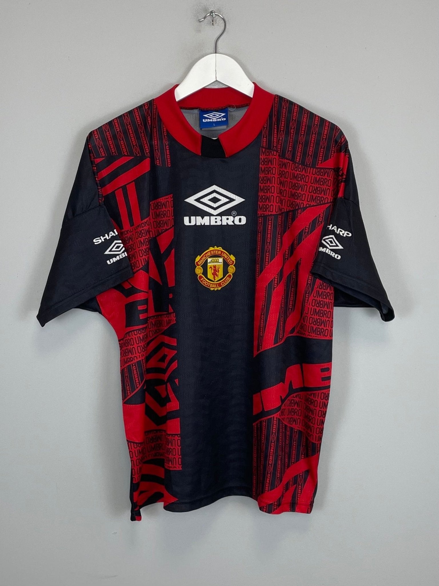 Shop 1996/97 MANCHESTER UNITED TRAINING SHIRT (L) UMBRO, classic football shirts, vintage football shirts & retro soccer jerseys at Cult Kits
