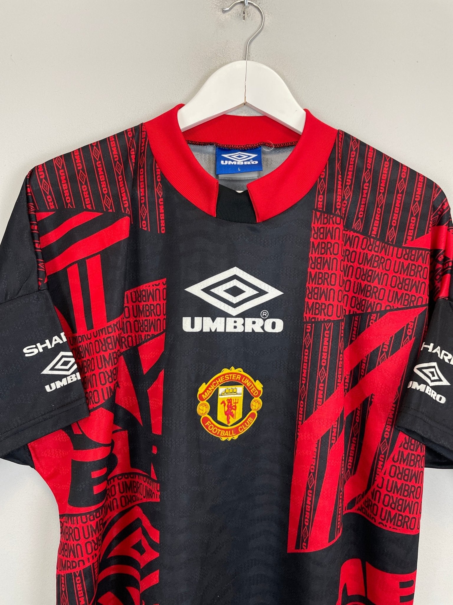 Shop 1996/97 MANCHESTER UNITED TRAINING SHIRT (L) UMBRO, classic football shirts, vintage football shirts & retro soccer jerseys at Cult Kits