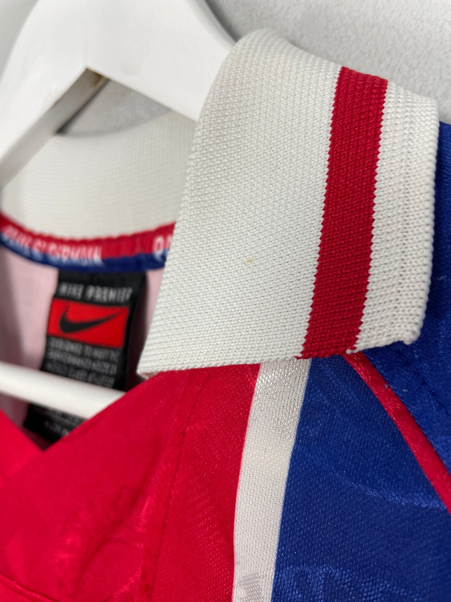 Shop 1996/97 PSG HOME SHIRT (L) NIKE, classic football shirts, vintage football shirts & retro soccer jerseys at Cult Kits