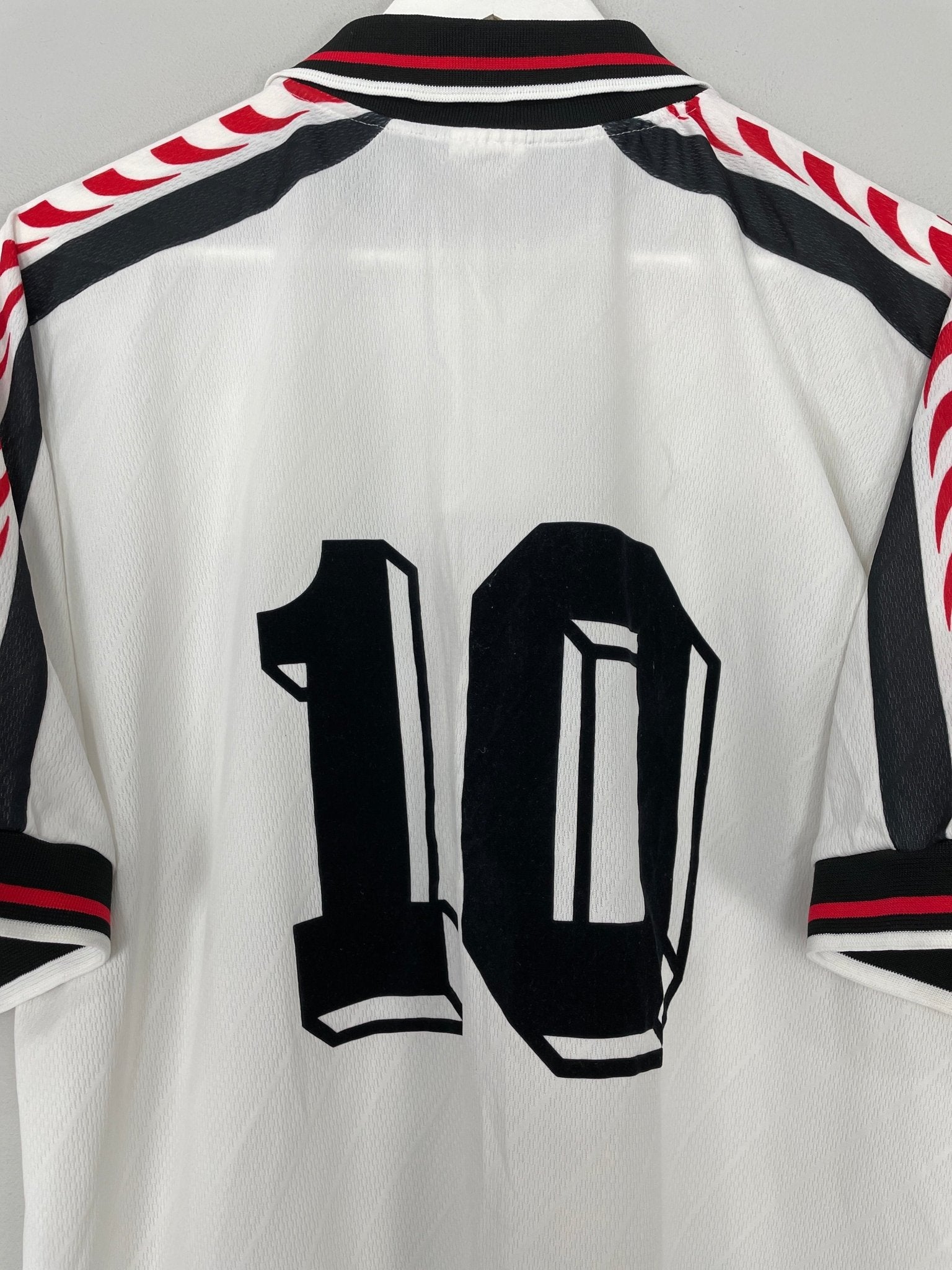 Shop 1996/98 EINTRACHT FRANKFURT #10 AWAY SHIRT (L) PUMA, classic football shirts, vintage football shirts & retro soccer jerseys at Cult Kits