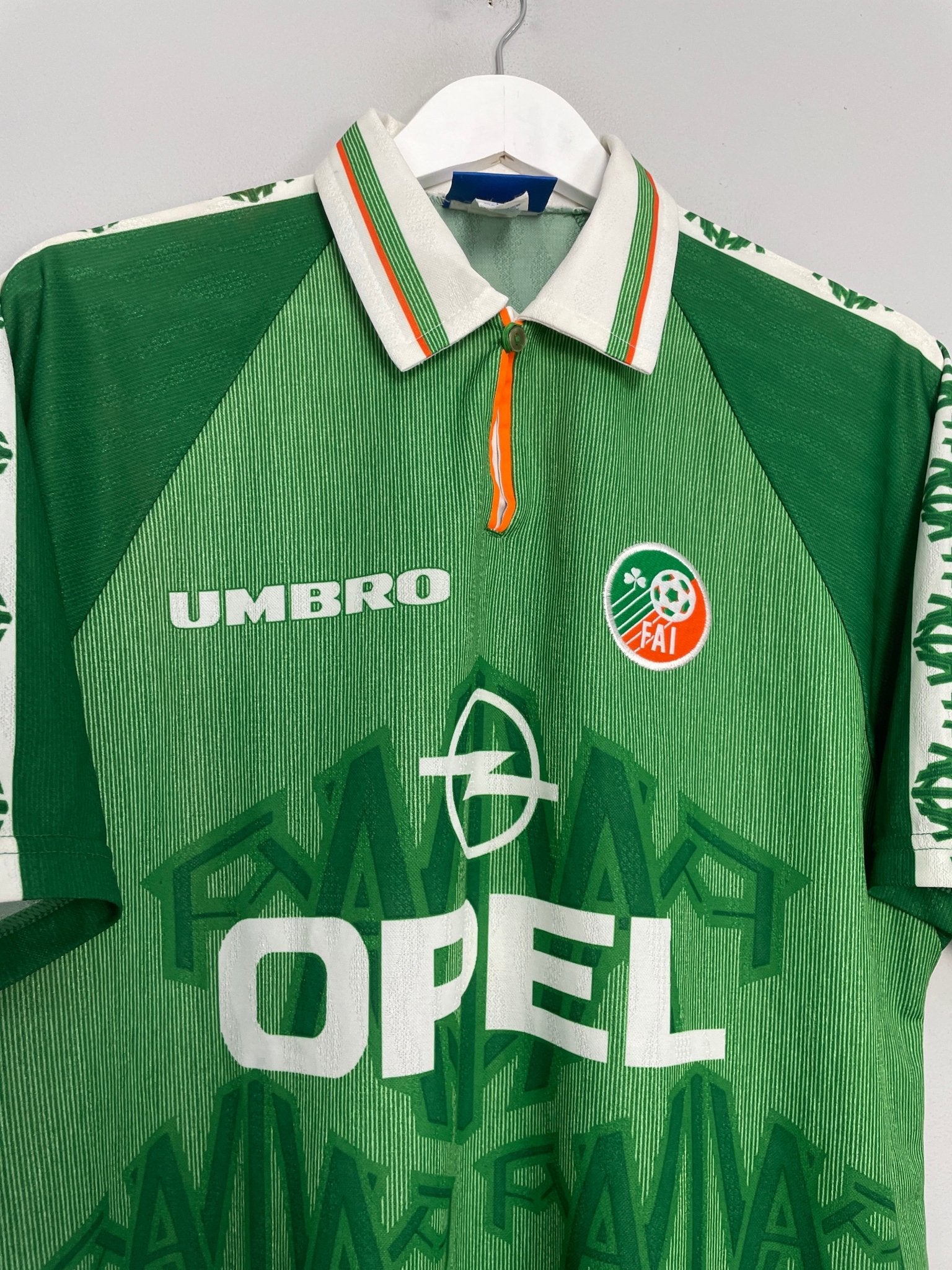 Shop 1996/98 IRELAND HOME SHIRT (L) UMBRO, classic football shirts, vintage football shirts & retro soccer jerseys at Cult Kits