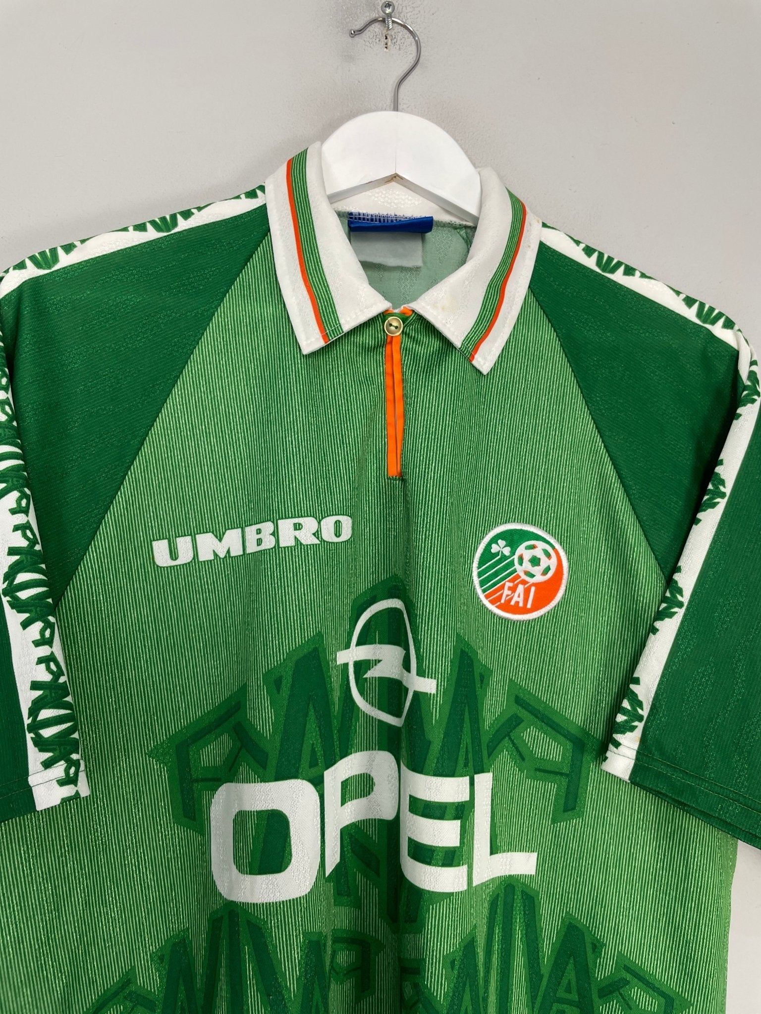 Shop 1996/98 IRELAND HOME SHIRT (XL) UMBRO, classic football shirts, vintage football shirts & retro soccer jerseys at Cult Kits