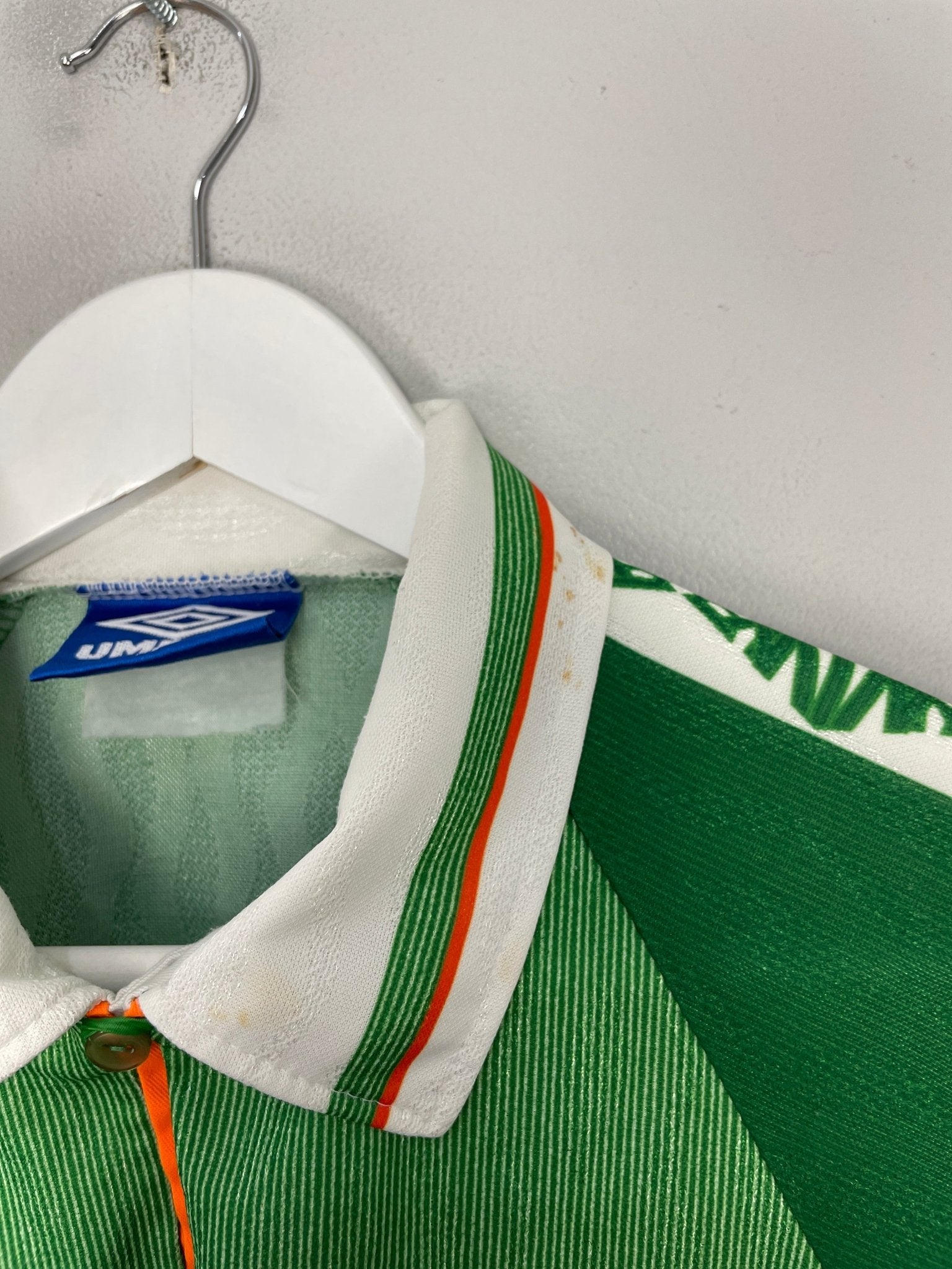 Shop 1996/98 IRELAND HOME SHIRT (XL) UMBRO, classic football shirts, vintage football shirts & retro soccer jerseys at Cult Kits