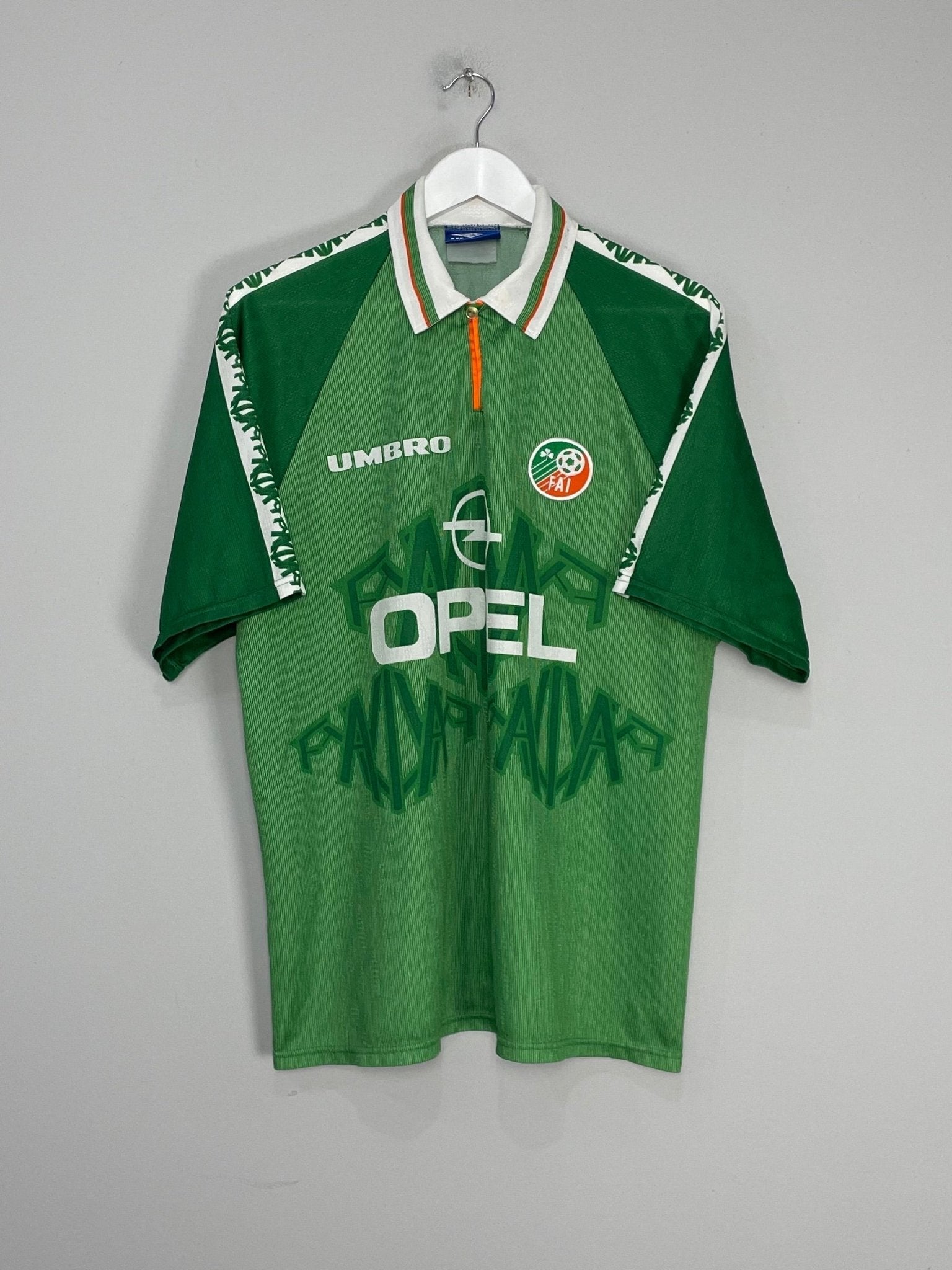 Shop 1996/98 IRELAND HOME SHIRT (XL) UMBRO, classic football shirts, vintage football shirts & retro soccer jerseys at Cult Kits