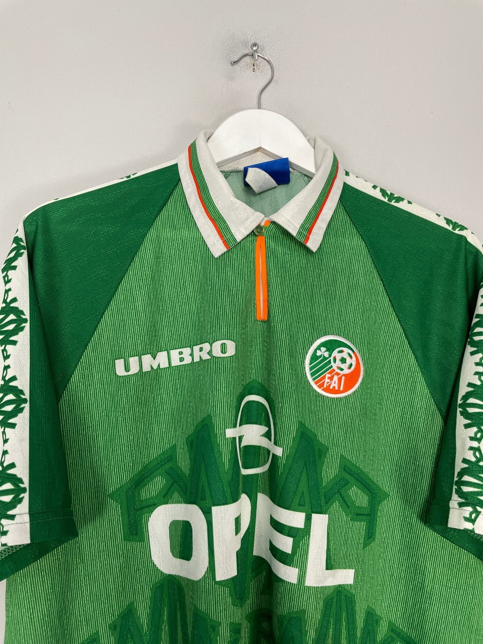 Shop 1996/98 IRELAND HOME SHIRT (XL) UMBRO, classic football shirts, vintage football shirts & retro soccer jerseys at Cult Kits