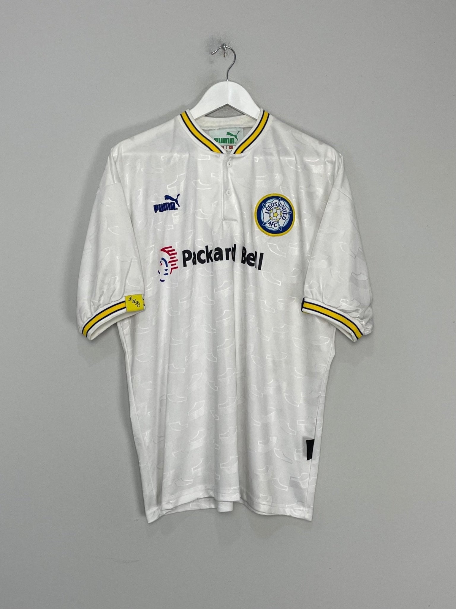 Shop 1996/98 LEEDS UNITED HOME SHIRT (XL) PUMA, classic football shirts, vintage football shirts & retro soccer jerseys at Cult Kits