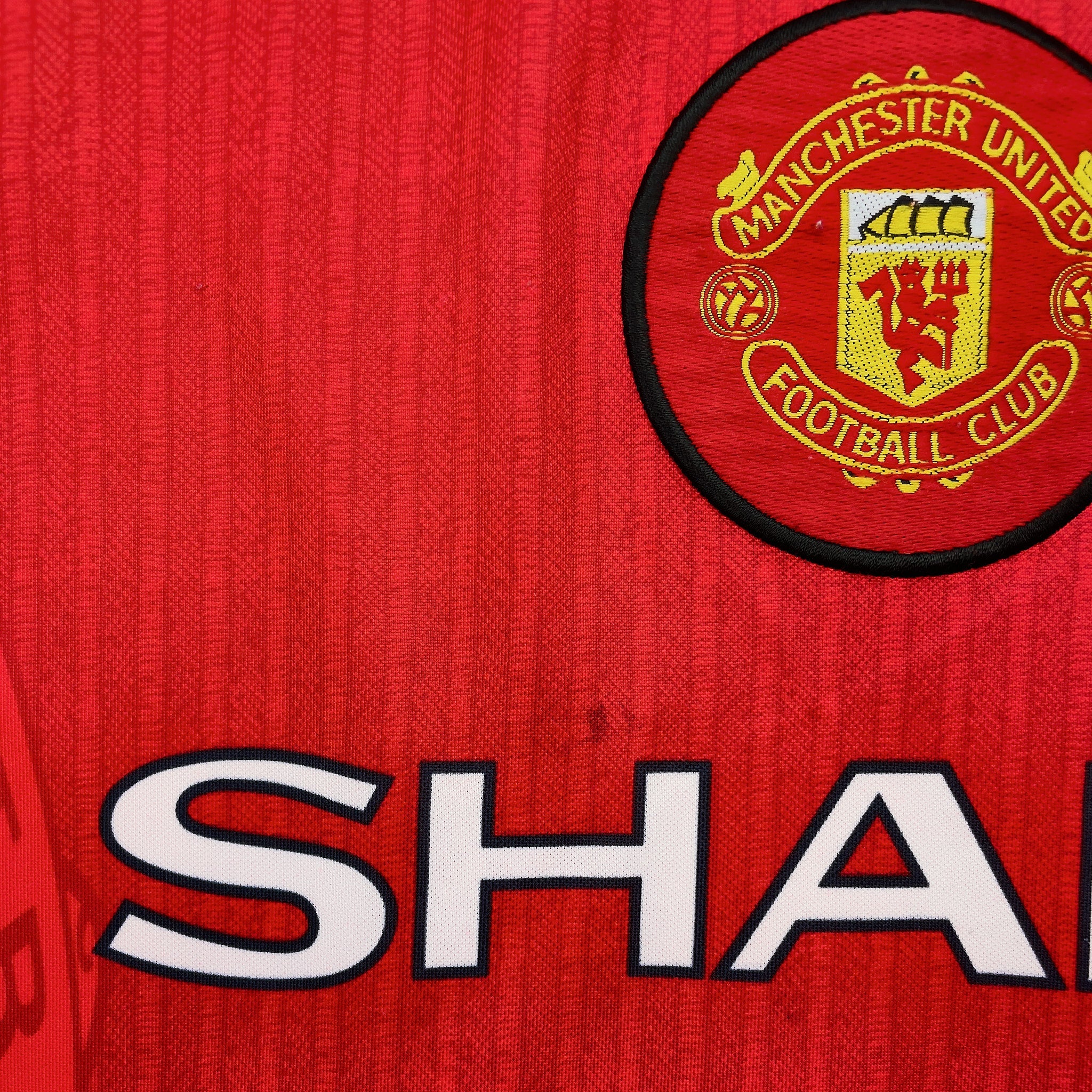 Buy 1996/98 Manchester United Beckham 10 Home Shirt (L) Umbro ~ Free worldwide shipping ~ Authentic Vintage Football Shirts from Cult Kits