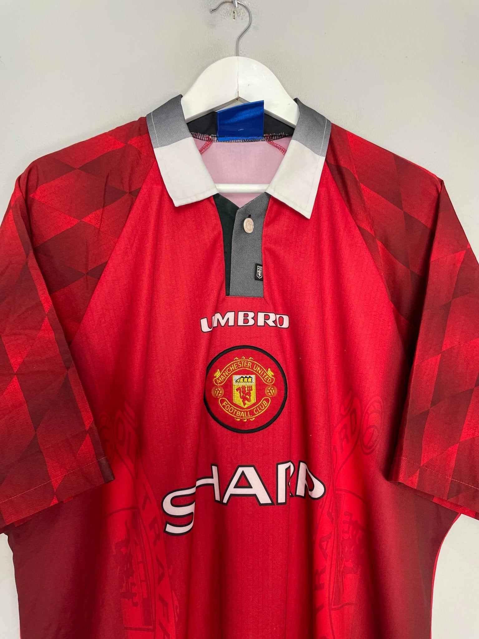 Shop 1996/98 MANCHESTER UNITED BECKHAM #10 HOME SHIRT (XXL) UMBRO, classic football shirts, vintage football shirts & retro soccer jerseys at Cult Kits