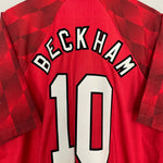 Shop 1996/98 MANCHESTER UNITED BECKHAM #10 HOME SHIRT (XXL) UMBRO, classic football shirts, vintage football shirts & retro soccer jerseys at Cult Kits