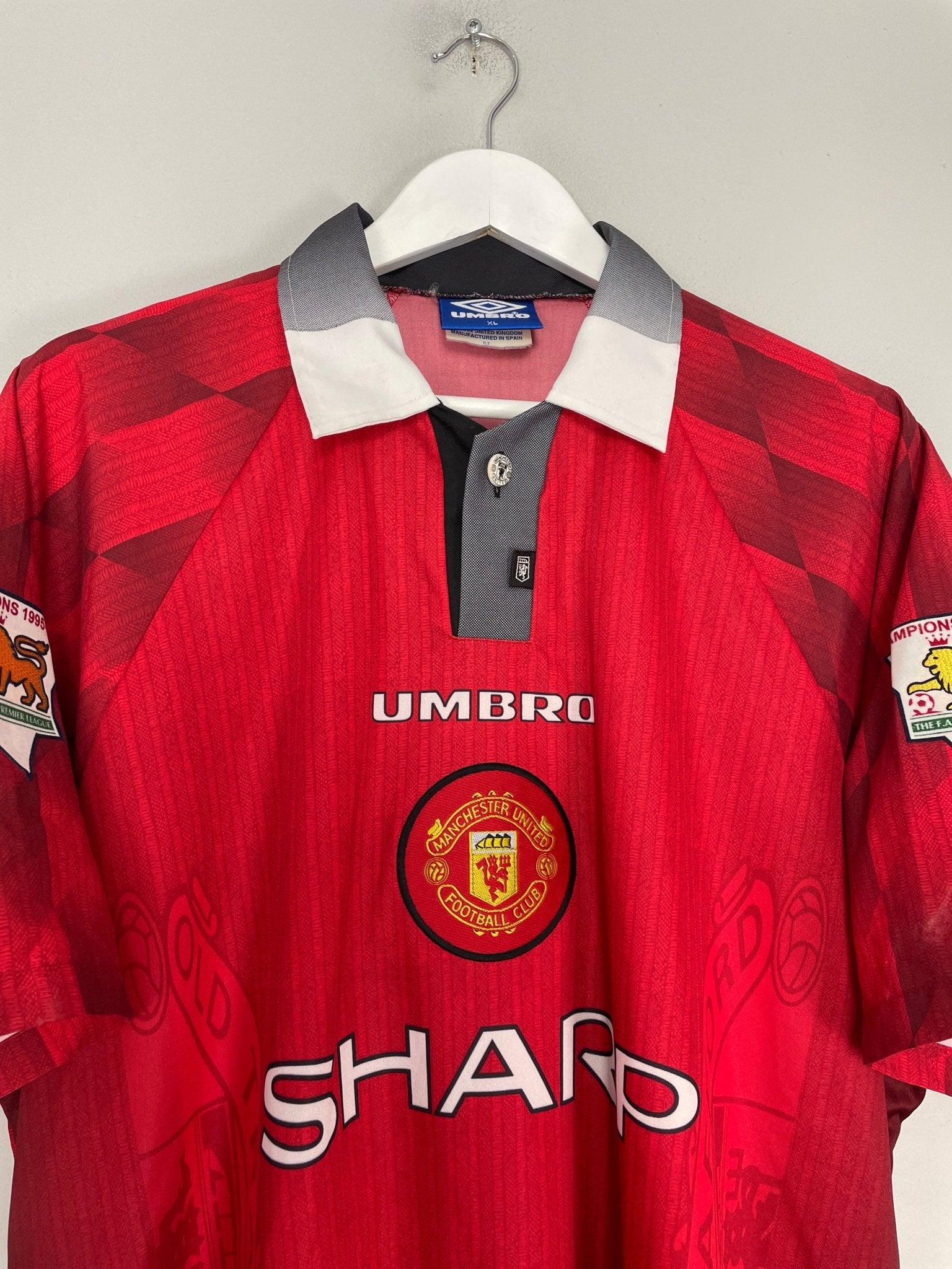 Shop 1996/98 MANCHESTER UNITED BECKHAM #7 HOME SHIRT (XL) UMBRO, classic football shirts, vintage football shirts & retro soccer jerseys at Cult Kits