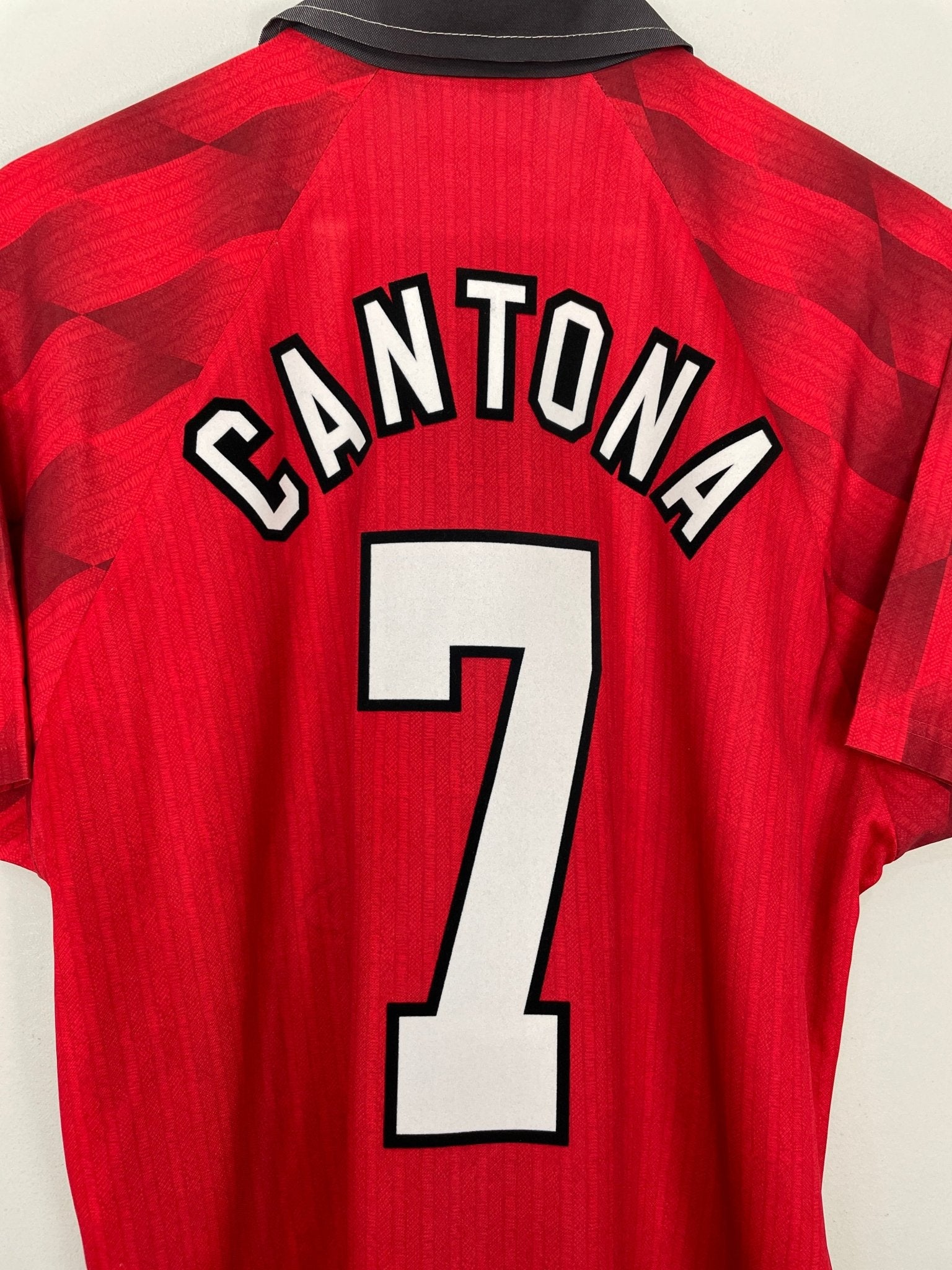 Shop 1996/98 MANCHESTER UNITED CANTONA #7 HOME SHIRT (M) UMBRO, classic football shirts, vintage football shirts & retro soccer jerseys at Cult Kits