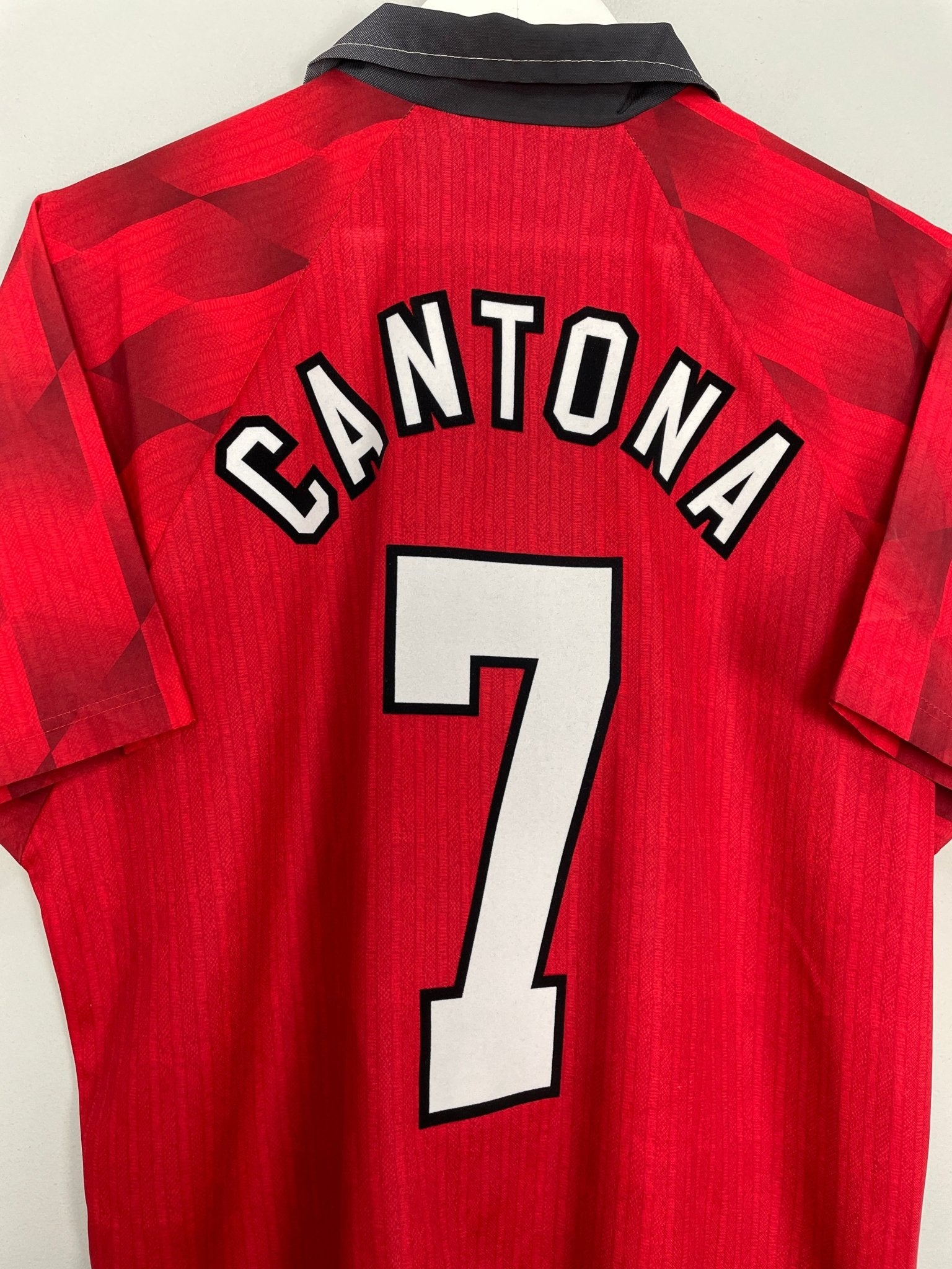 Shop 1996/98 MANCHESTER UNITED CANTONA #7 HOME SHIRT (M) UMBRO, classic football shirts, vintage football shirts & retro soccer jerseys at Cult Kits