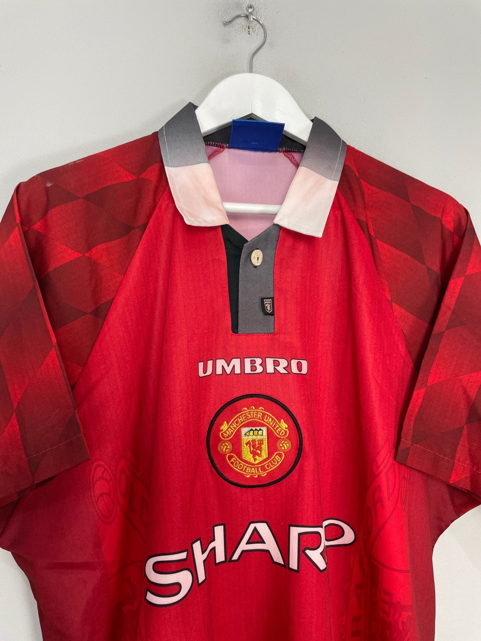 Shop 1996/98 MANCHESTER UNITED HOME SHIRT (L) UMBRO, classic football shirts, vintage football shirts & retro soccer jerseys at Cult Kits
