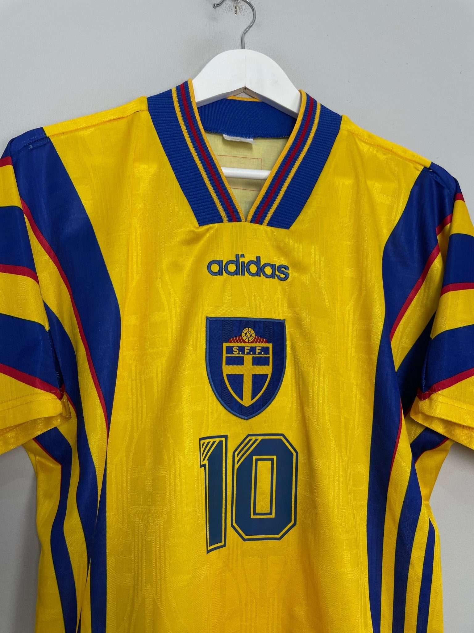 Shop 1997 SWEDEN DAHLIN #10 HOME SHIRT (M) ADIDAS, classic football shirts, vintage football shirts & retro soccer jerseys at Cult Kits