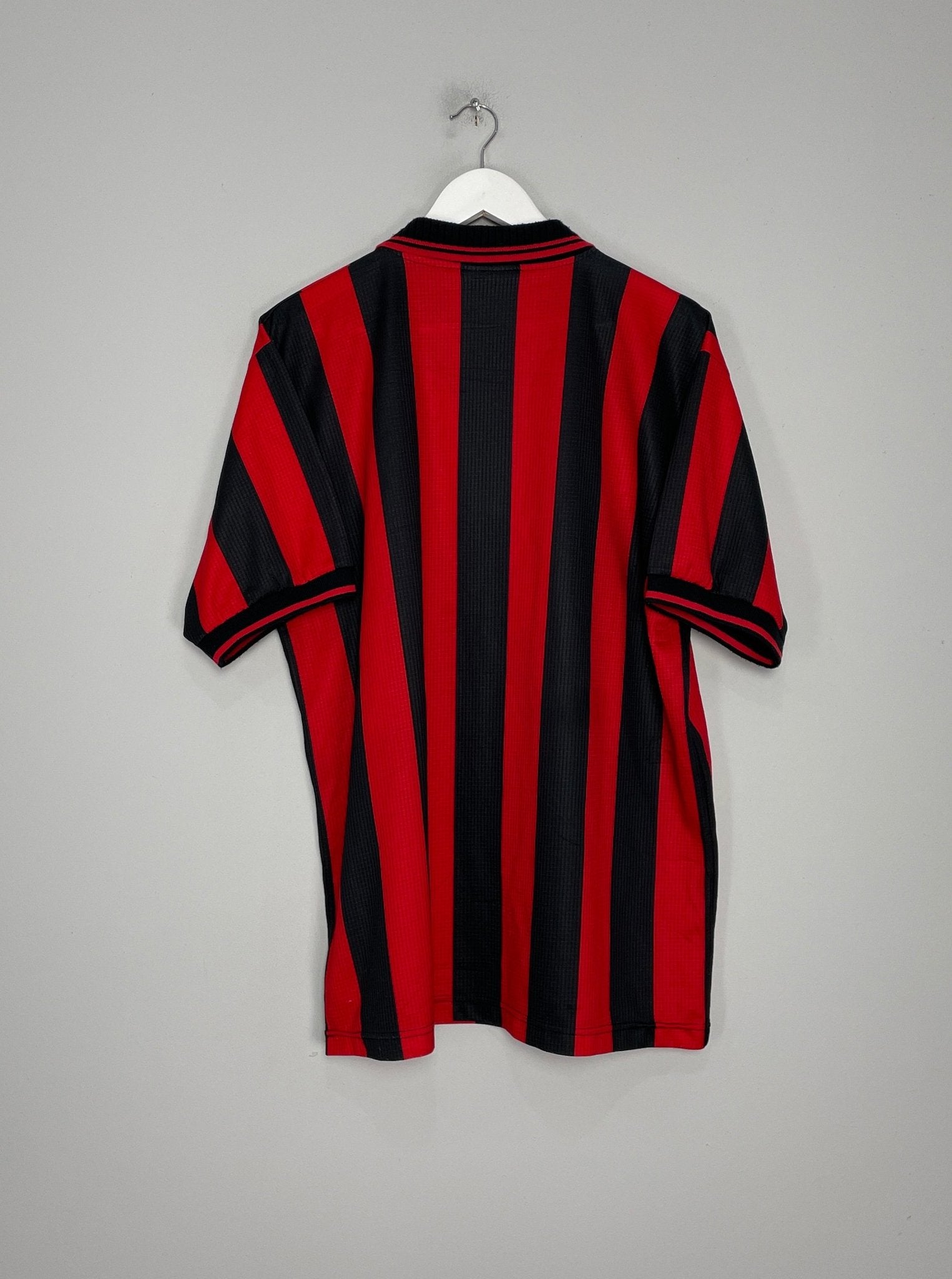 Shop 1997/98 AC MILAN HOME SHIRT (XL) LOTTO, classic football shirts, vintage football shirts & retro soccer jerseys at Cult Kits