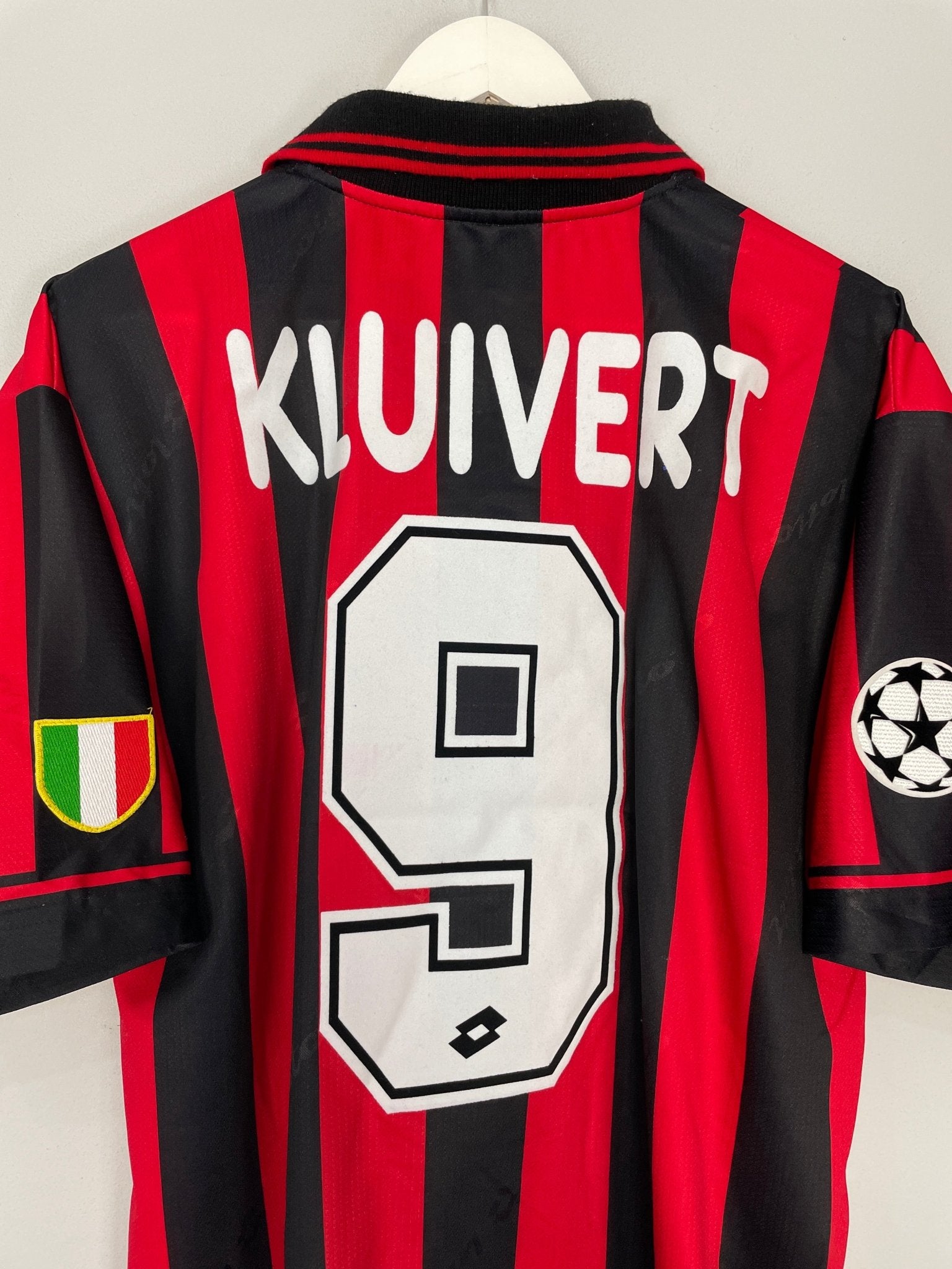 Shop 1997/98 AC MILAN KLUIVERT #9 C/L HOME SHIRT (XL) LOTTO, classic football shirts, vintage football shirts & retro soccer jerseys at Cult Kits