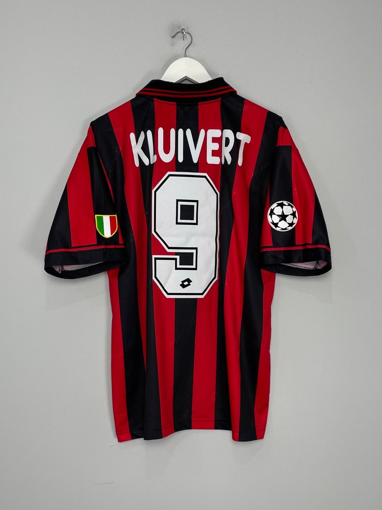 1997/98 AC MILAN KLUIVERT #9 C/L HOME SHIRT (XL) LOTTO – Cult Kits