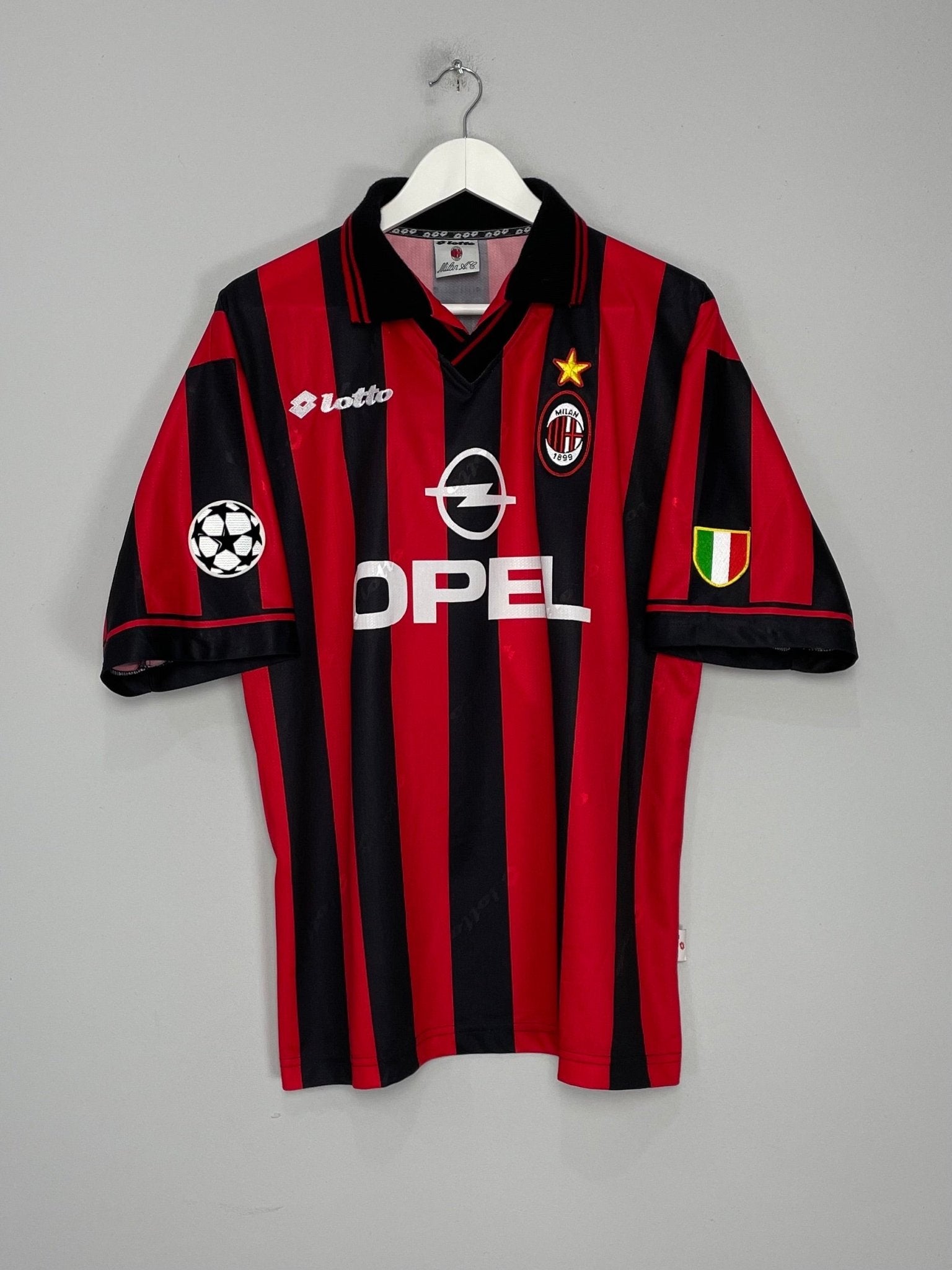 Shop 1997/98 AC MILAN KLUIVERT #9 C/L HOME SHIRT (XL) LOTTO, classic football shirts, vintage football shirts & retro soccer jerseys at Cult Kits