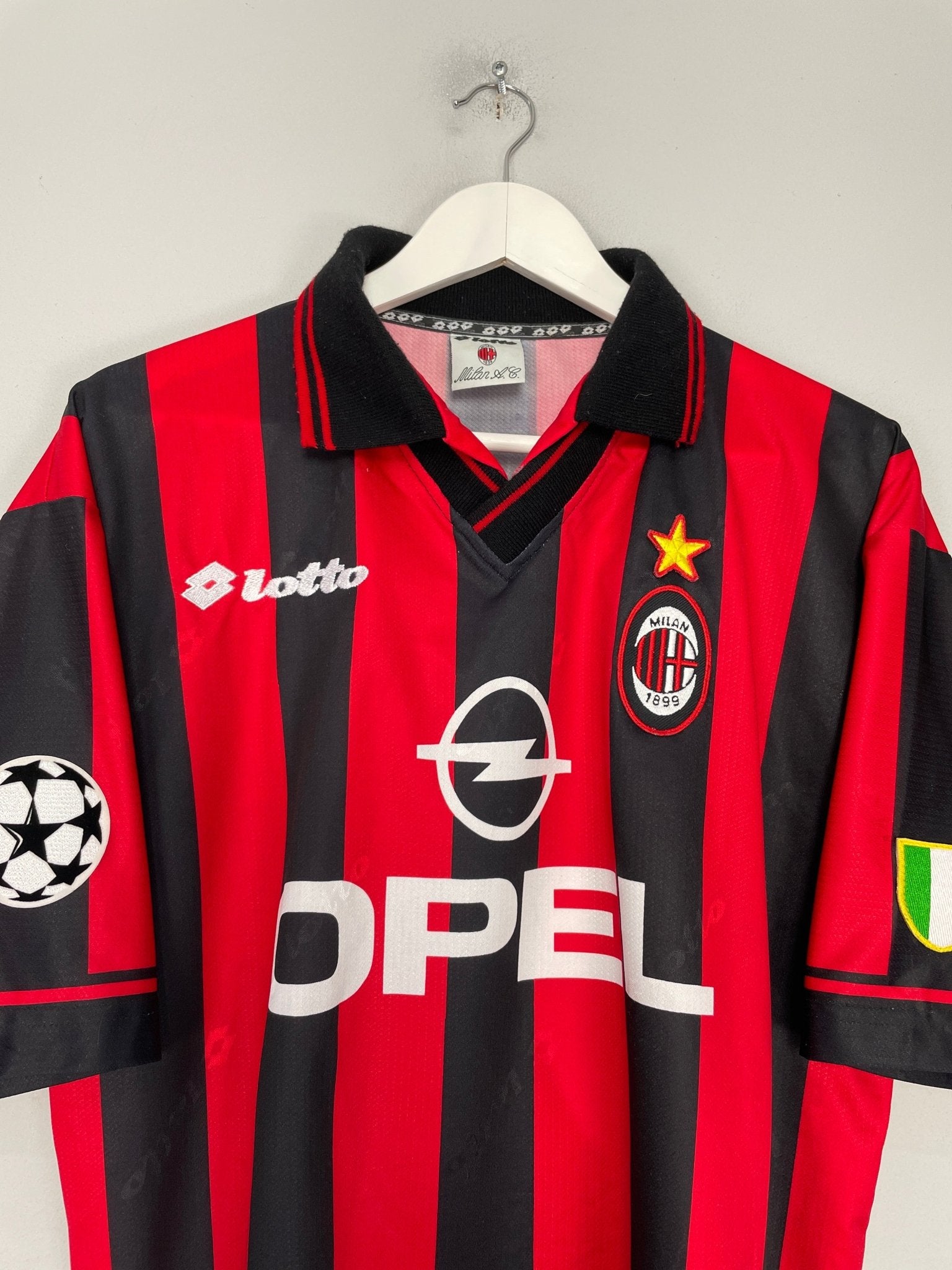 Shop 1997/98 AC MILAN KLUIVERT #9 C/L HOME SHIRT (XL) LOTTO, classic football shirts, vintage football shirts & retro soccer jerseys at Cult Kits