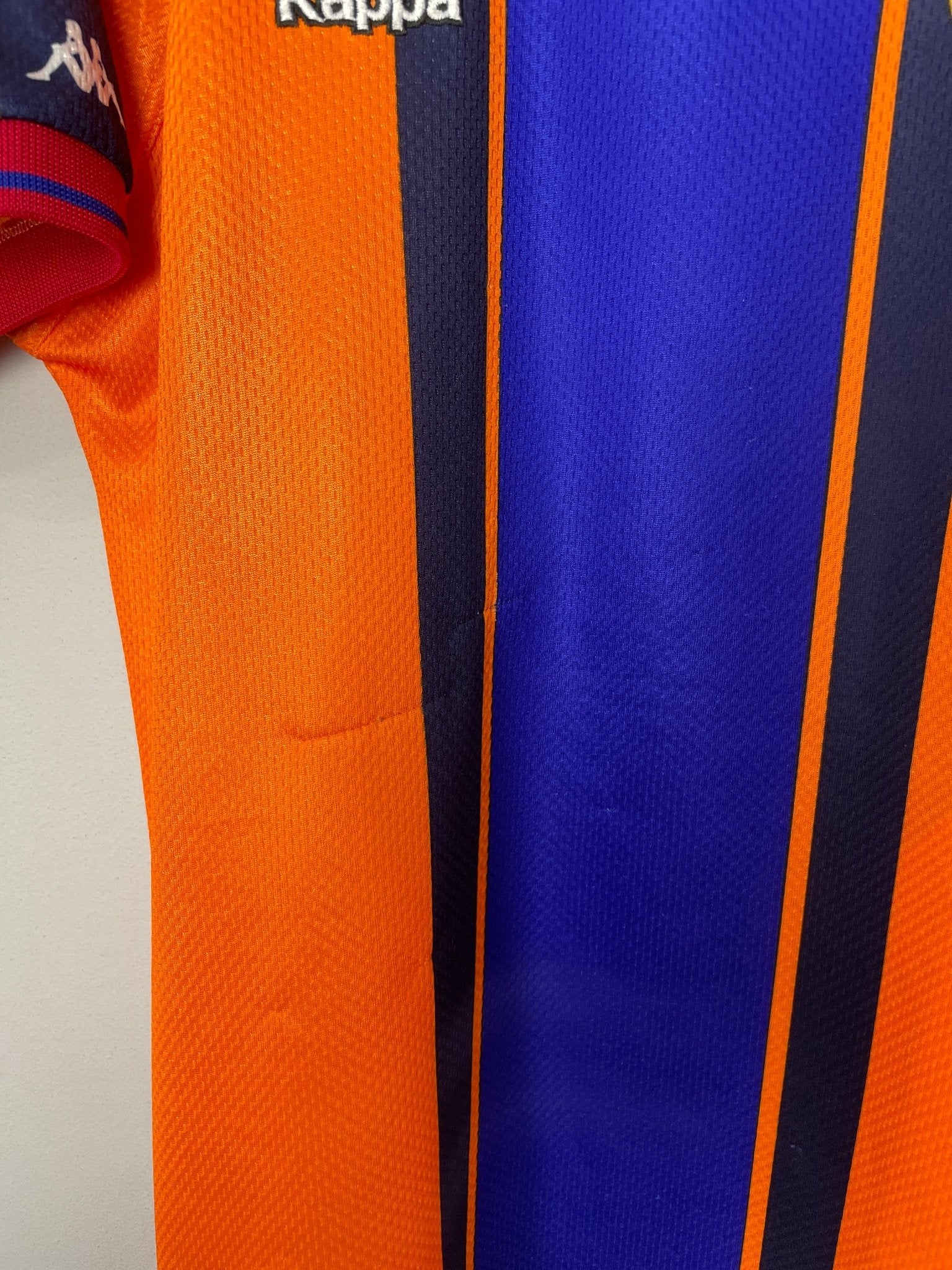 Shop 1997/98 BARCELONA AWAY SHIRT (M) KAPPA, classic football shirts, vintage football shirts & retro soccer jerseys at Cult Kits