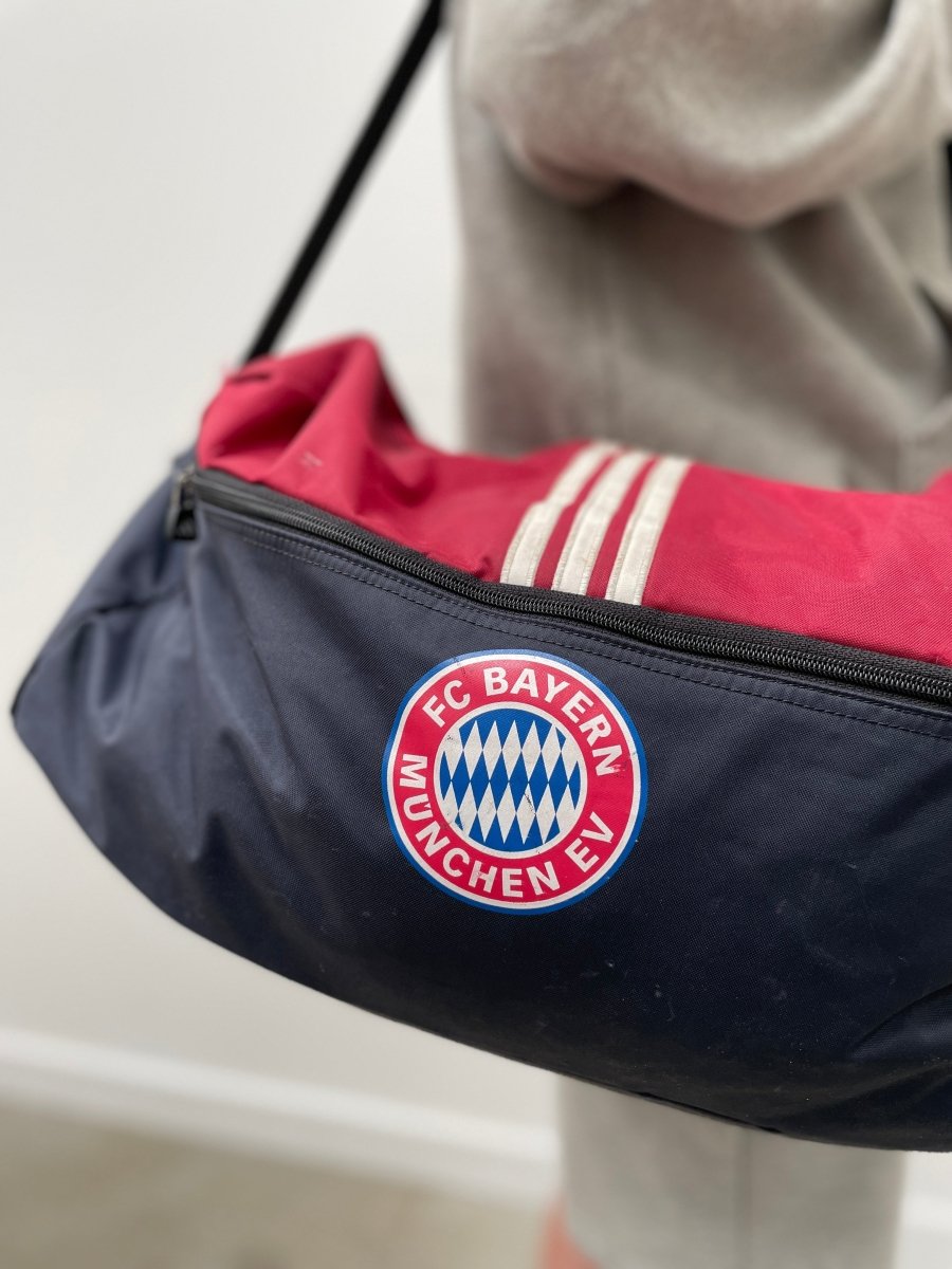 1997/98 BAYERN MUNICH KIT BAG ADIDAS - Cult Kits - Small - Buy Vintage Football Shirts, Authentic Retro Football Shirts For Sale, Classic Football Shirts & Soccer Jersey