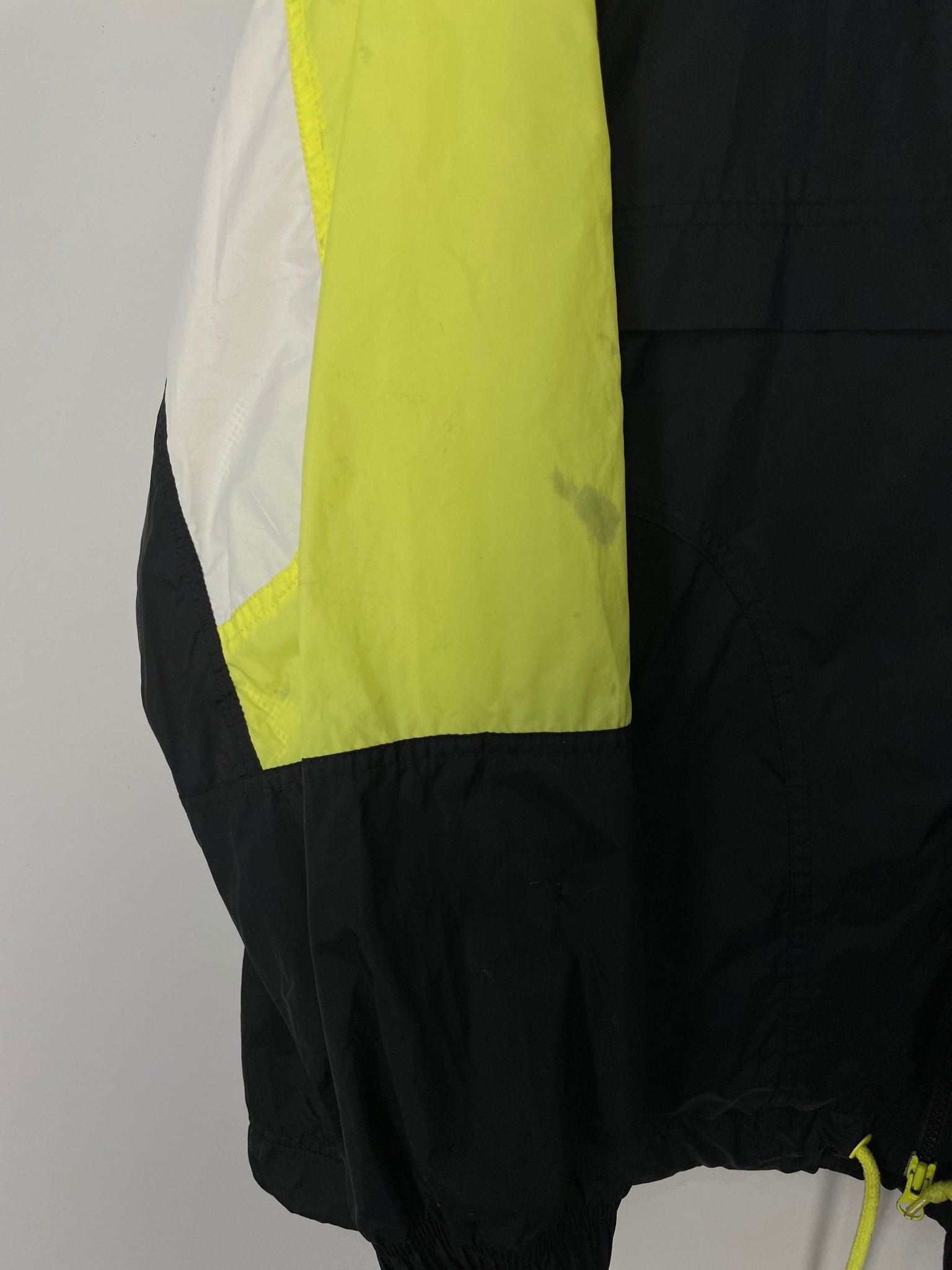 Shop 1997/98 DORTMUND TRACK JACKET (XXL) NIKE, classic football shirts, vintage football shirts & retro soccer jerseys at Cult Kits