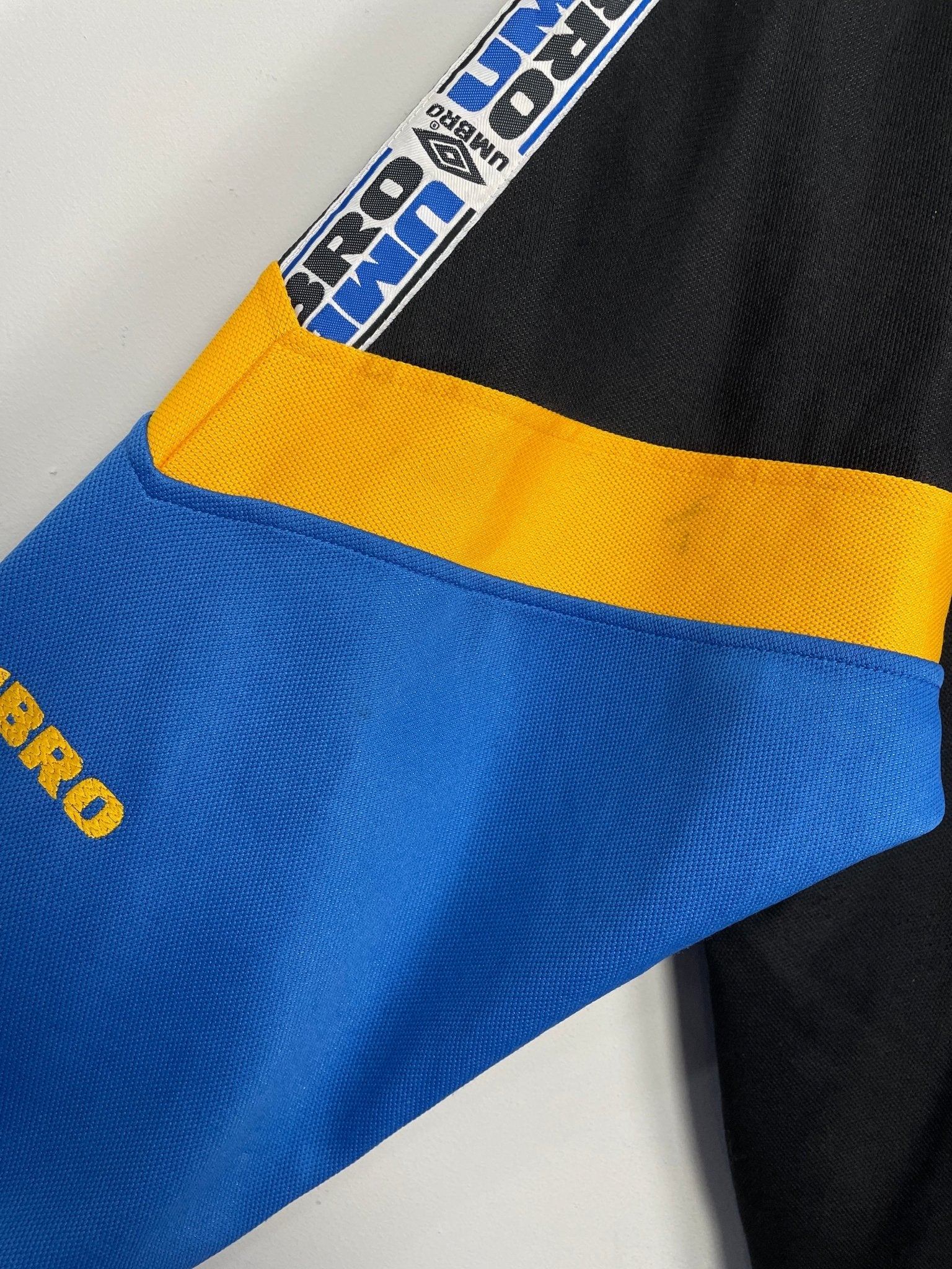 Shop 1997/98 INTER MILAN TRACK JACKET (XL) UMBRO, classic football shirts, vintage football shirts & retro soccer jerseys at Cult Kits