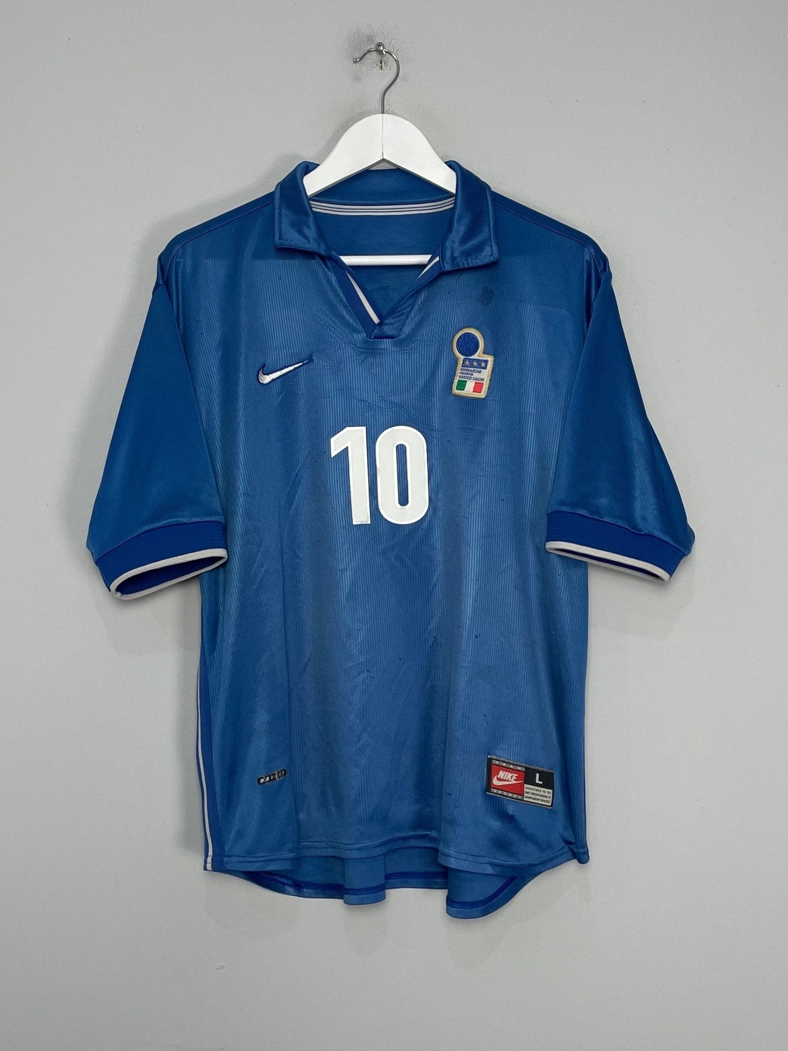 Shop 1997/98 ITALY DEL PIERO #10 HOME SHIRT (L) NIKE, classic football shirts, vintage football shirts & retro soccer jerseys at Cult Kits