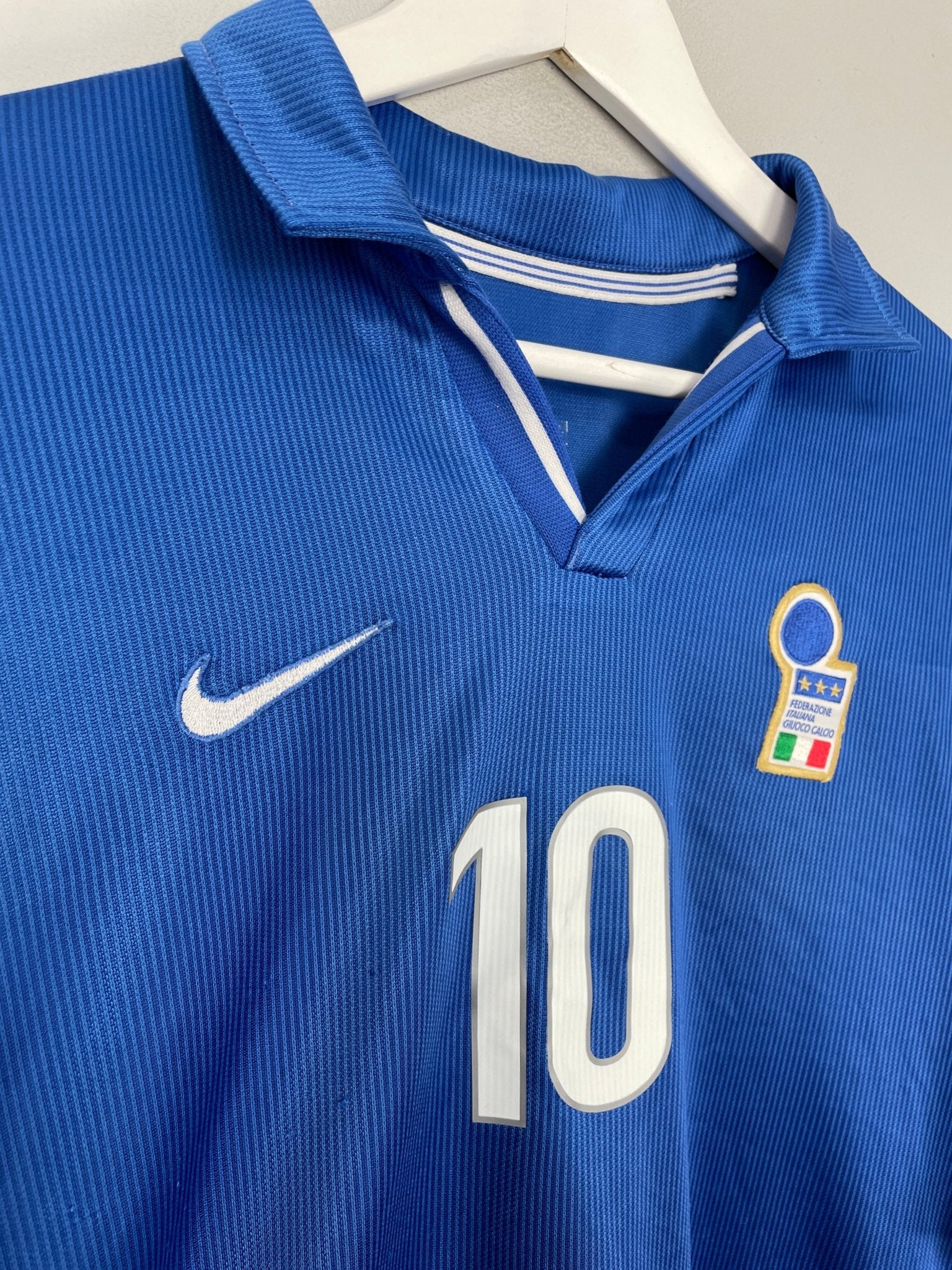 Shop 1997/98 ITALY DEL PIERO #10 HOME SHIRT (XL) NIKE, classic football shirts, vintage football shirts & retro soccer jerseys at Cult Kits