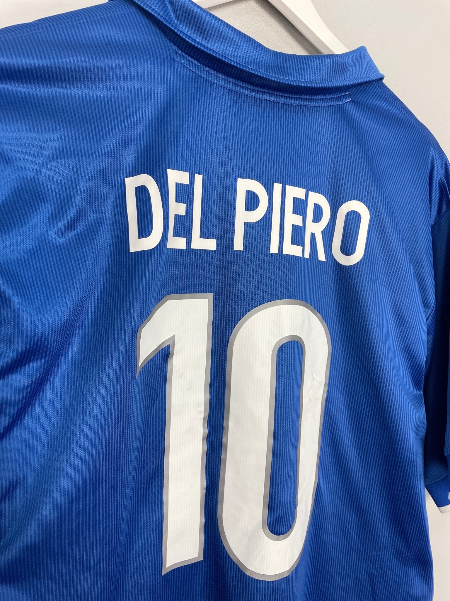 Shop 1997/98 ITALY DEL PIERO #10 HOME SHIRT (XL) NIKE, classic football shirts, vintage football shirts & retro soccer jerseys at Cult Kits