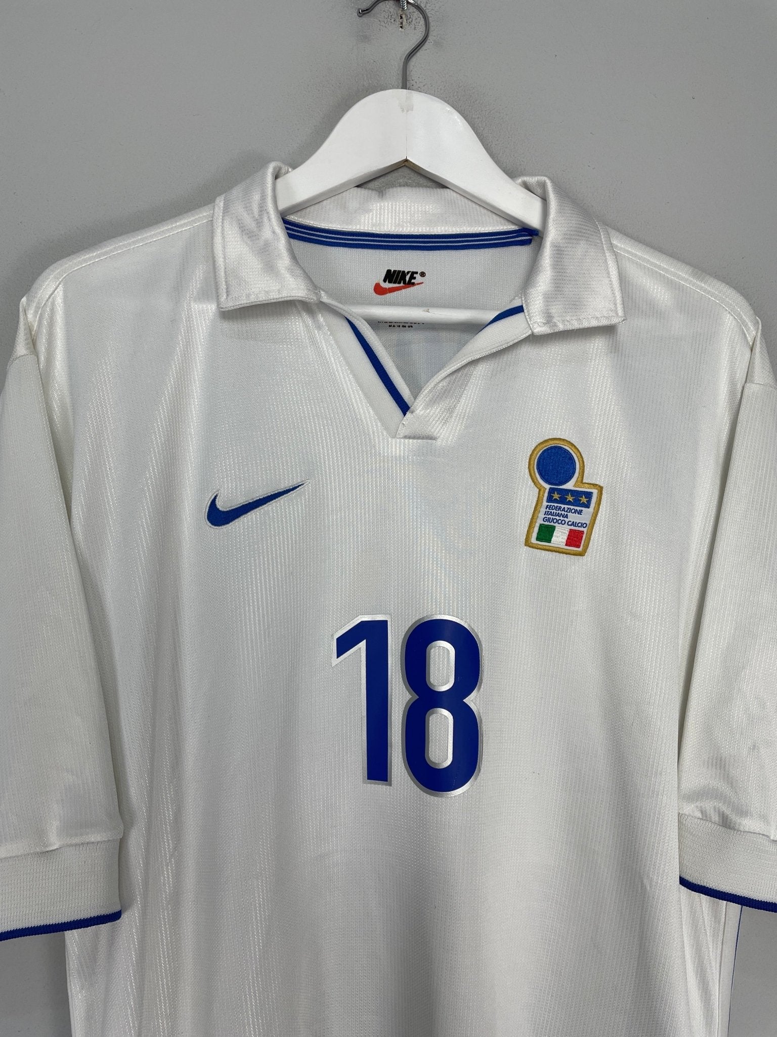 Shop 1997/98 ITALY R.BAGGIO #18 AWAY SHIRT (L) NIKE, classic football shirts, vintage football shirts & retro soccer jerseys at Cult Kits