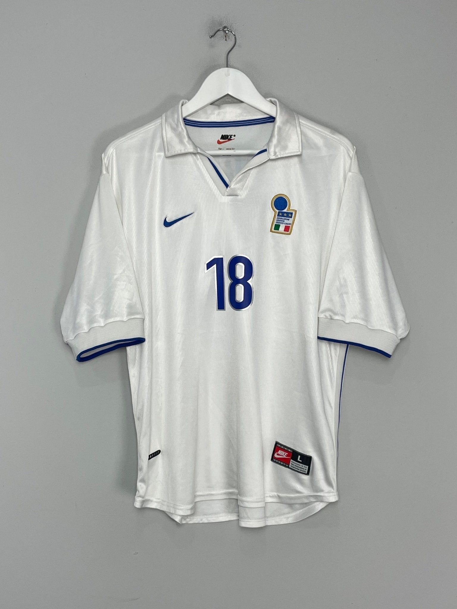 Shop 1997/98 ITALY R.BAGGIO #18 AWAY SHIRT (L) NIKE, classic football shirts, vintage football shirts & retro soccer jerseys at Cult Kits