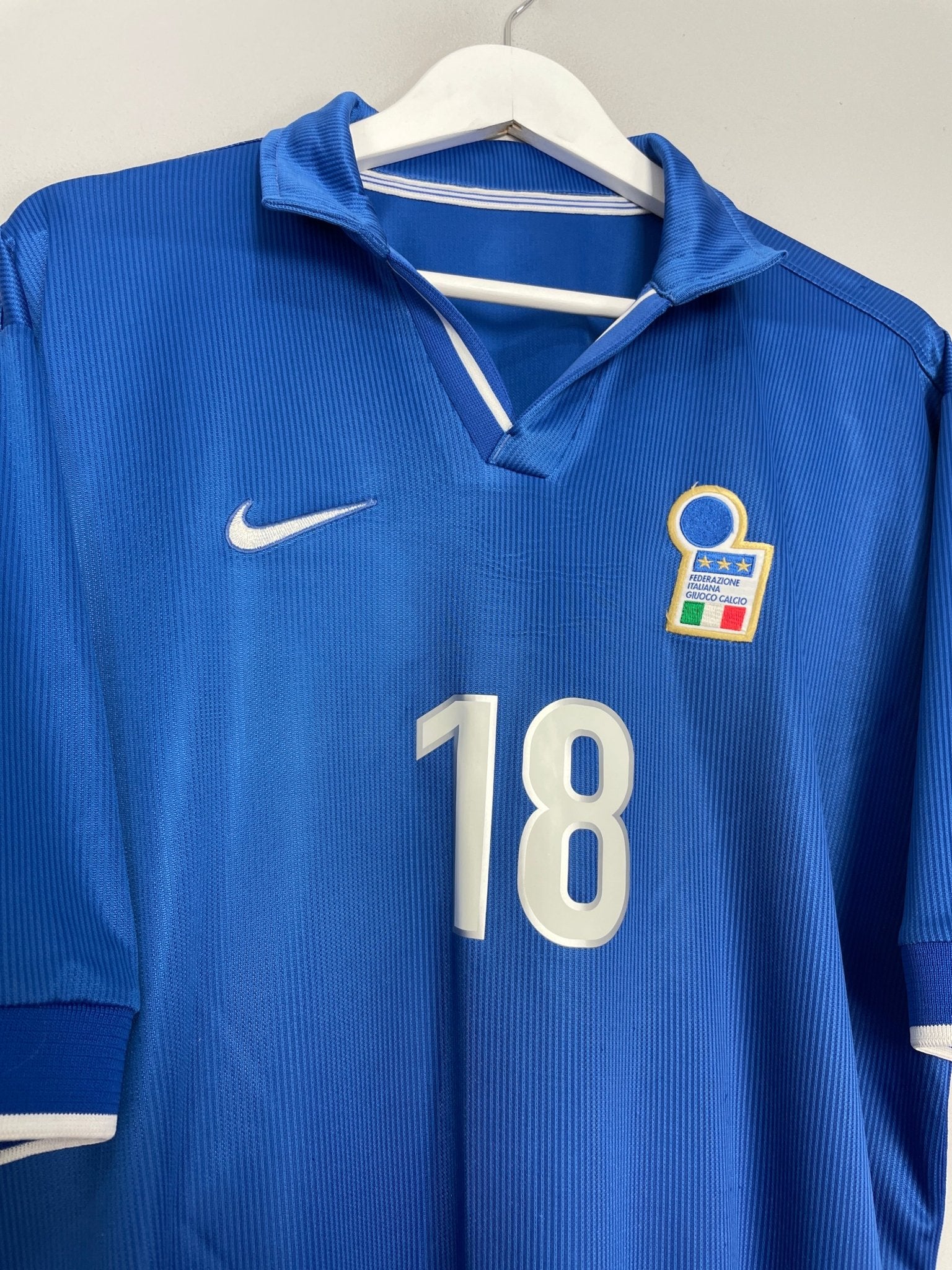 Shop 1997/98 ITALY R.BAGGIO #18 HOME SHIRT (XL) NIKE, classic football shirts, vintage football shirts & retro soccer jerseys at Cult Kits