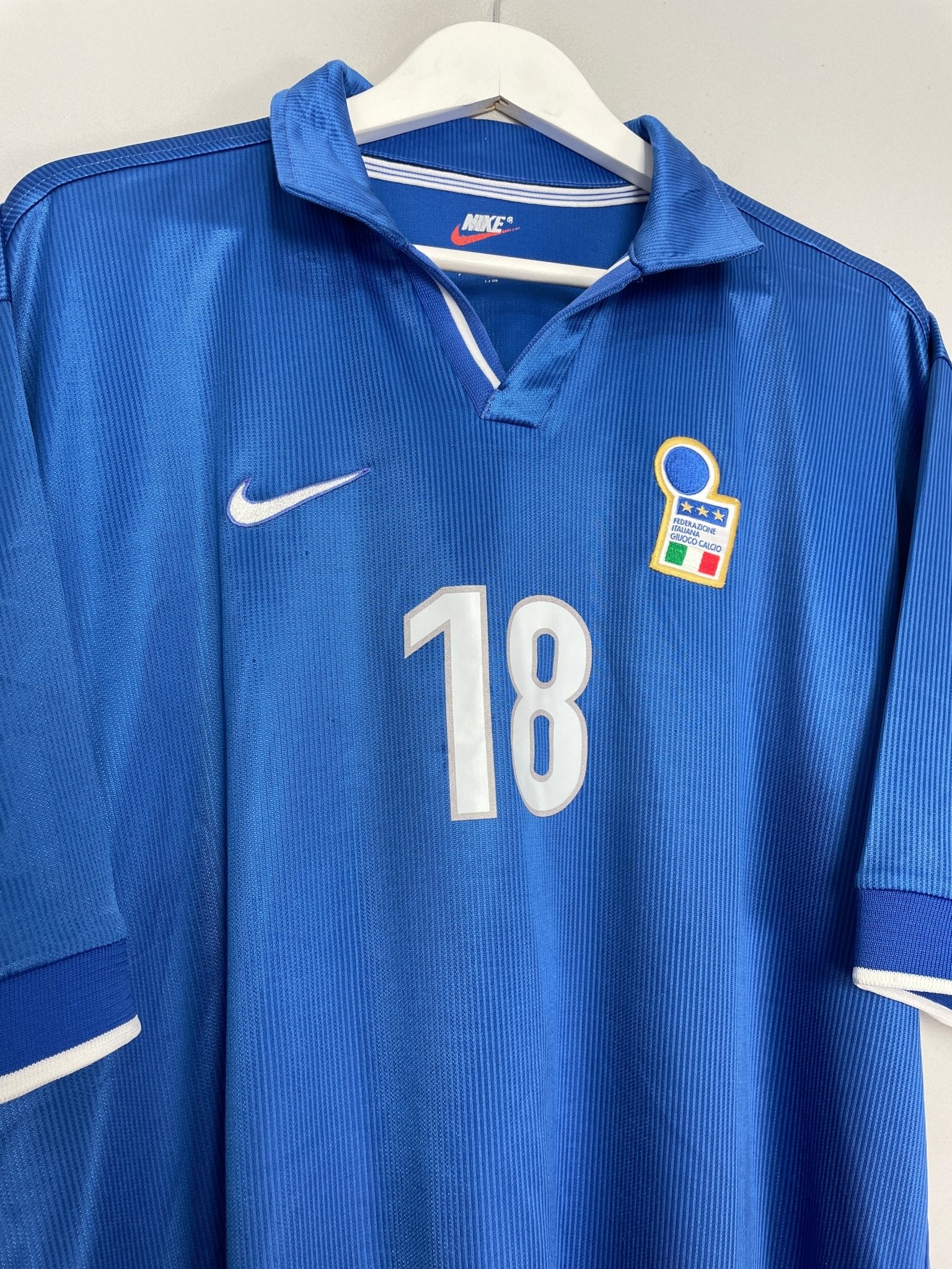Shop 1997/98 ITALY R.BAGGIO #18 HOME SHIRT (XL) NIKE, classic football shirts, vintage football shirts & retro soccer jerseys at Cult Kits