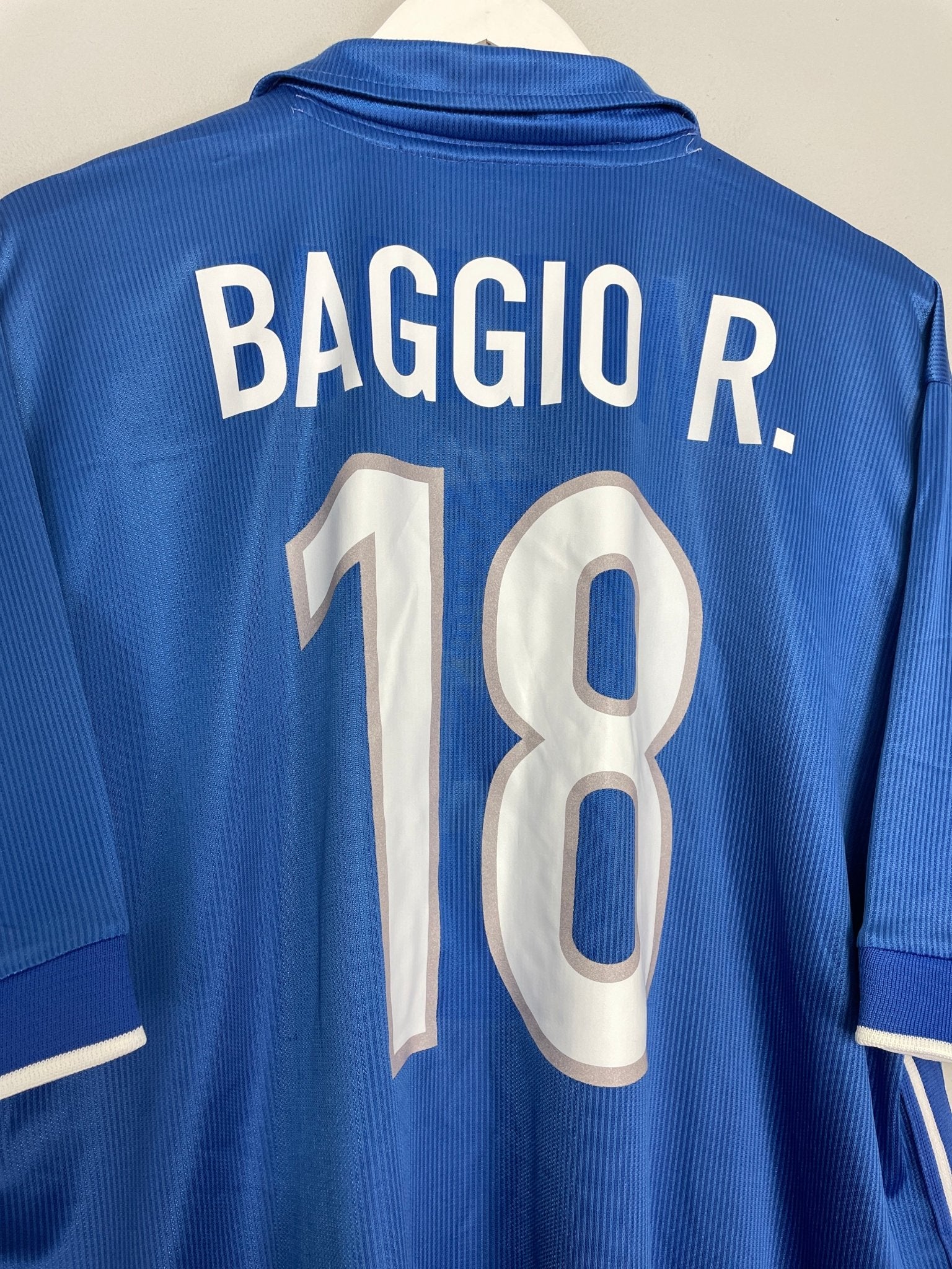 Shop 1997/98 ITALY R.BAGGIO #18 HOME SHIRT (XL) NIKE, classic football shirts, vintage football shirts & retro soccer jerseys at Cult Kits